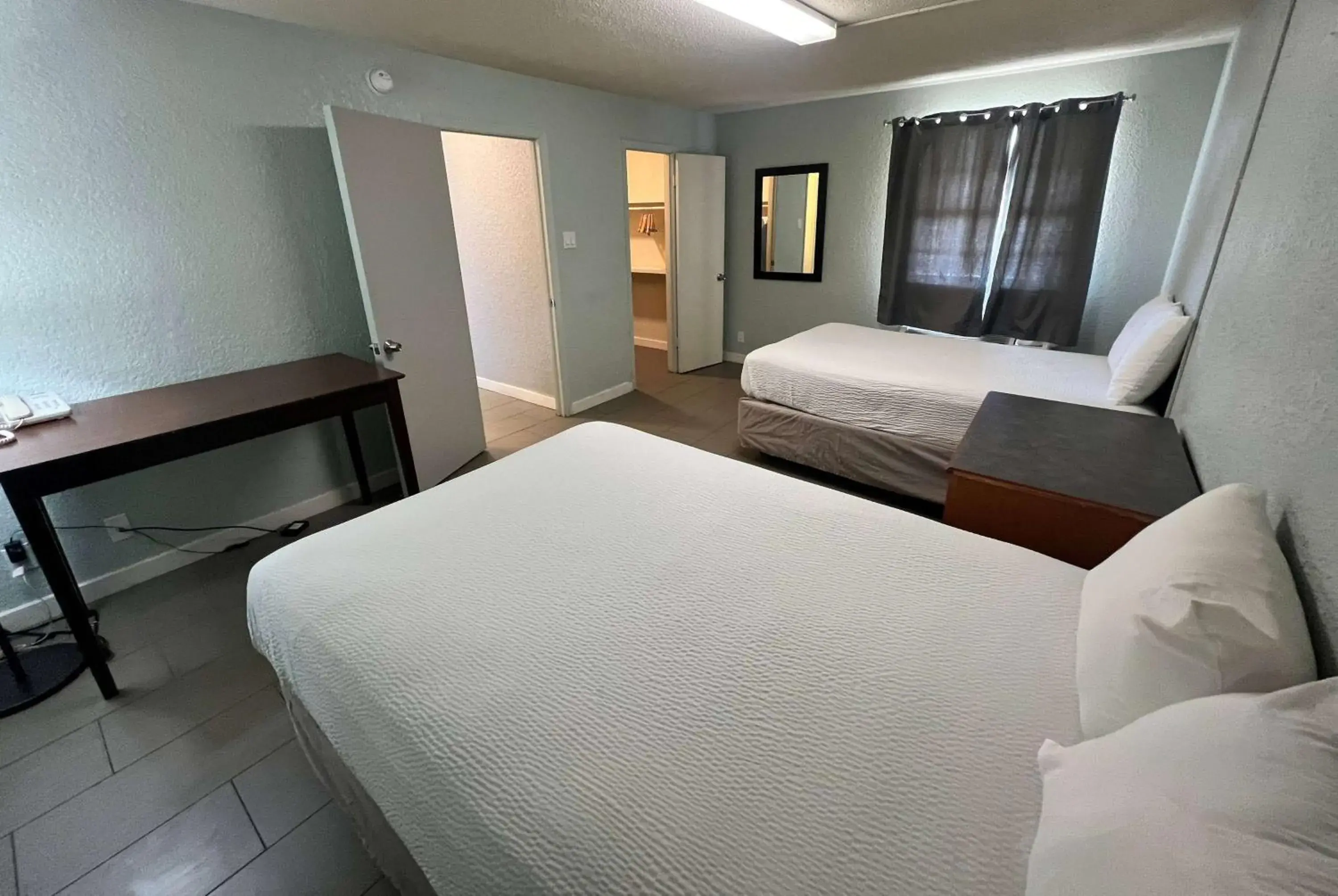 Photo of the whole room, Bed in Days Inn by Wyndham Sulphur West