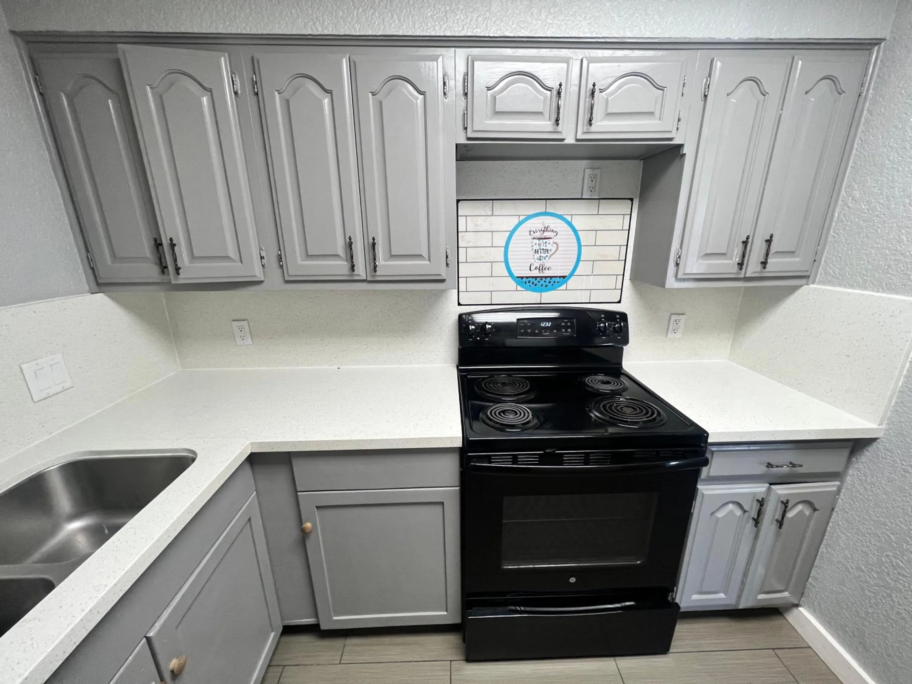 Kitchen or kitchenette in Days Inn by Wyndham Sulphur West