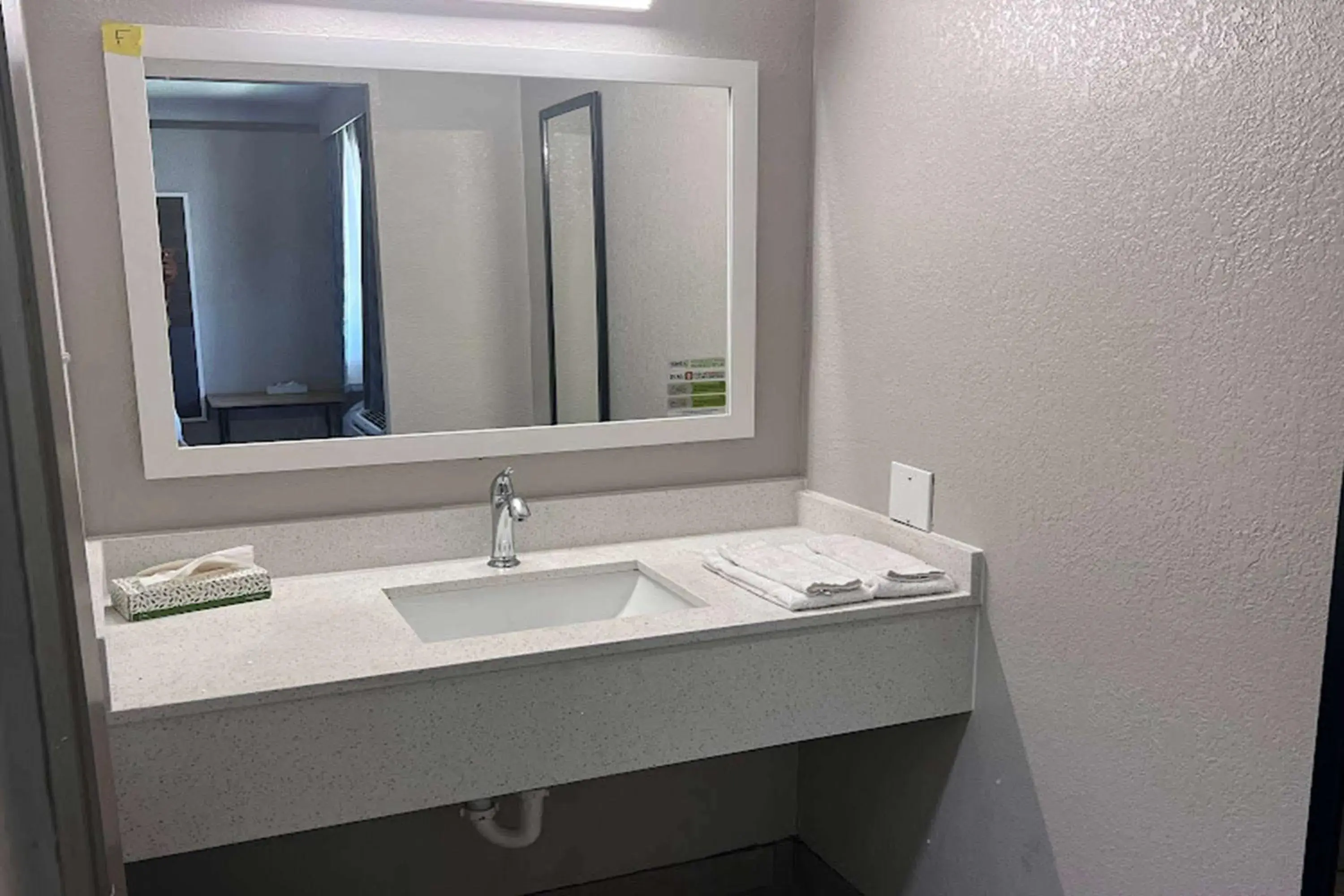 TV and multimedia, Bathroom in Days Inn by Wyndham Sulphur West