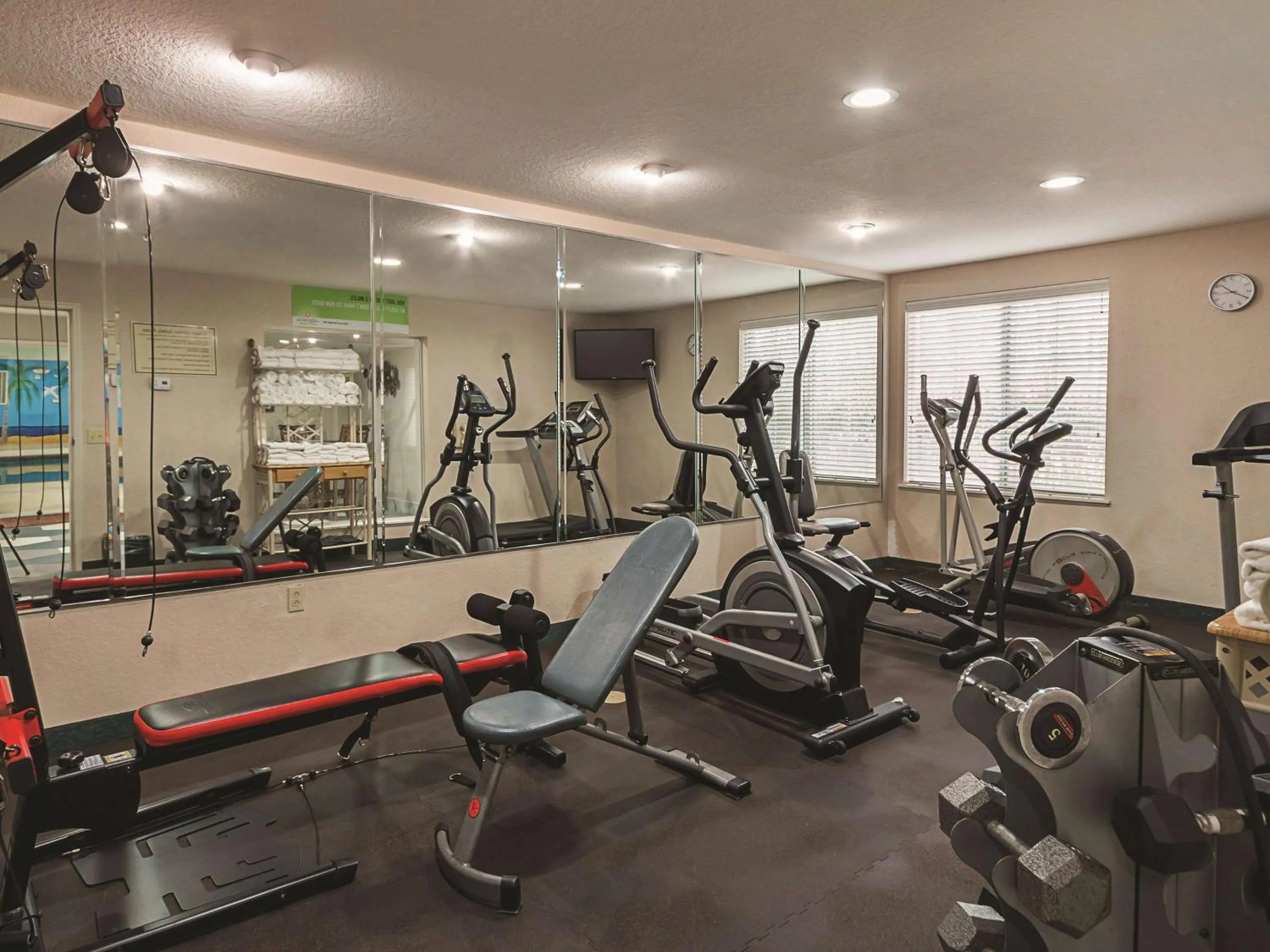 Fitness centre/facilities in La Quinta Inn & Suite Kingwood Houston IAH Airport 53200