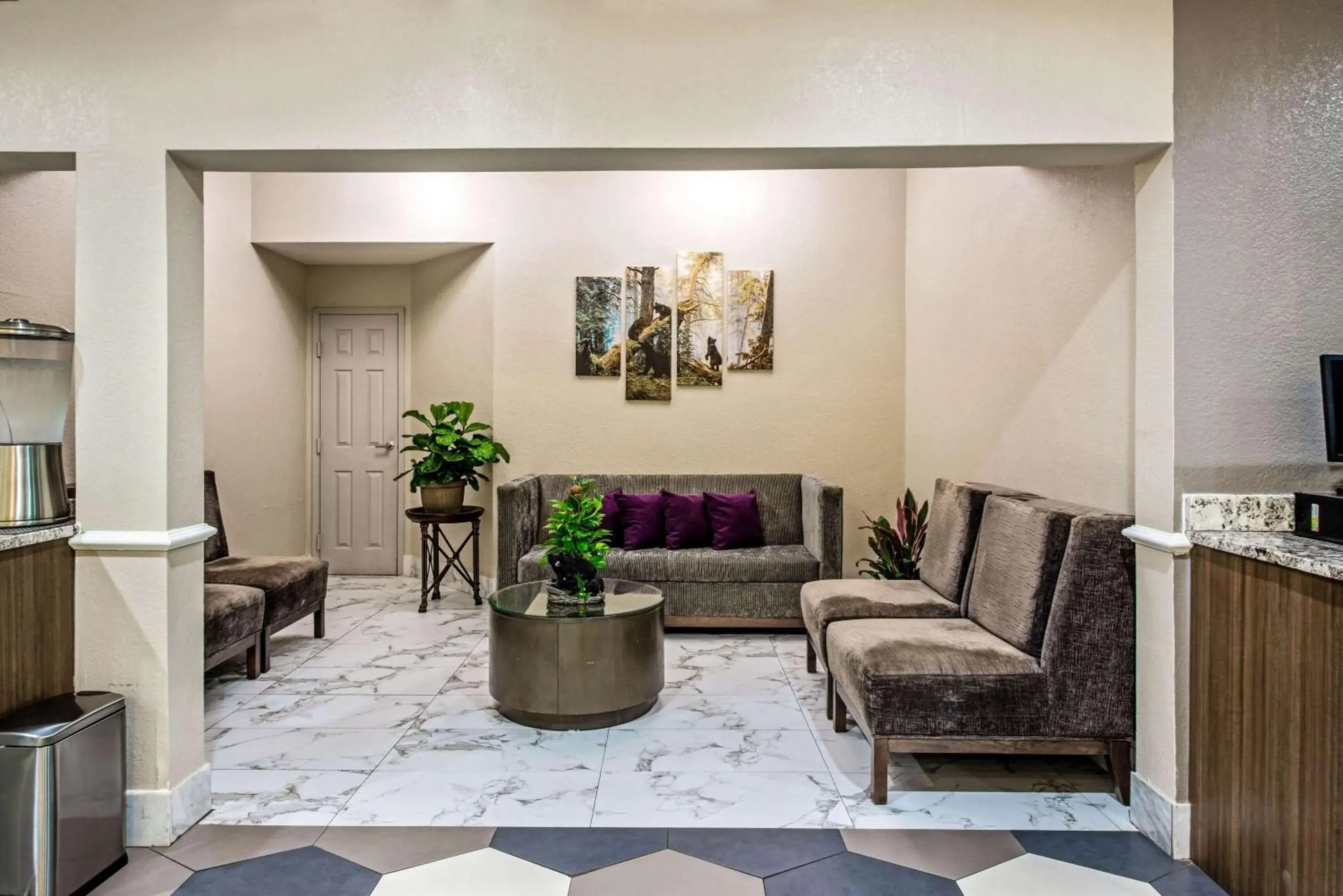 Lobby or reception in La Quinta Inn & Suite Kingwood Houston IAH Airport 53200 Lobby or reception in La Quinta Inn & Suite Kingwood Houston IAH Airport 53200