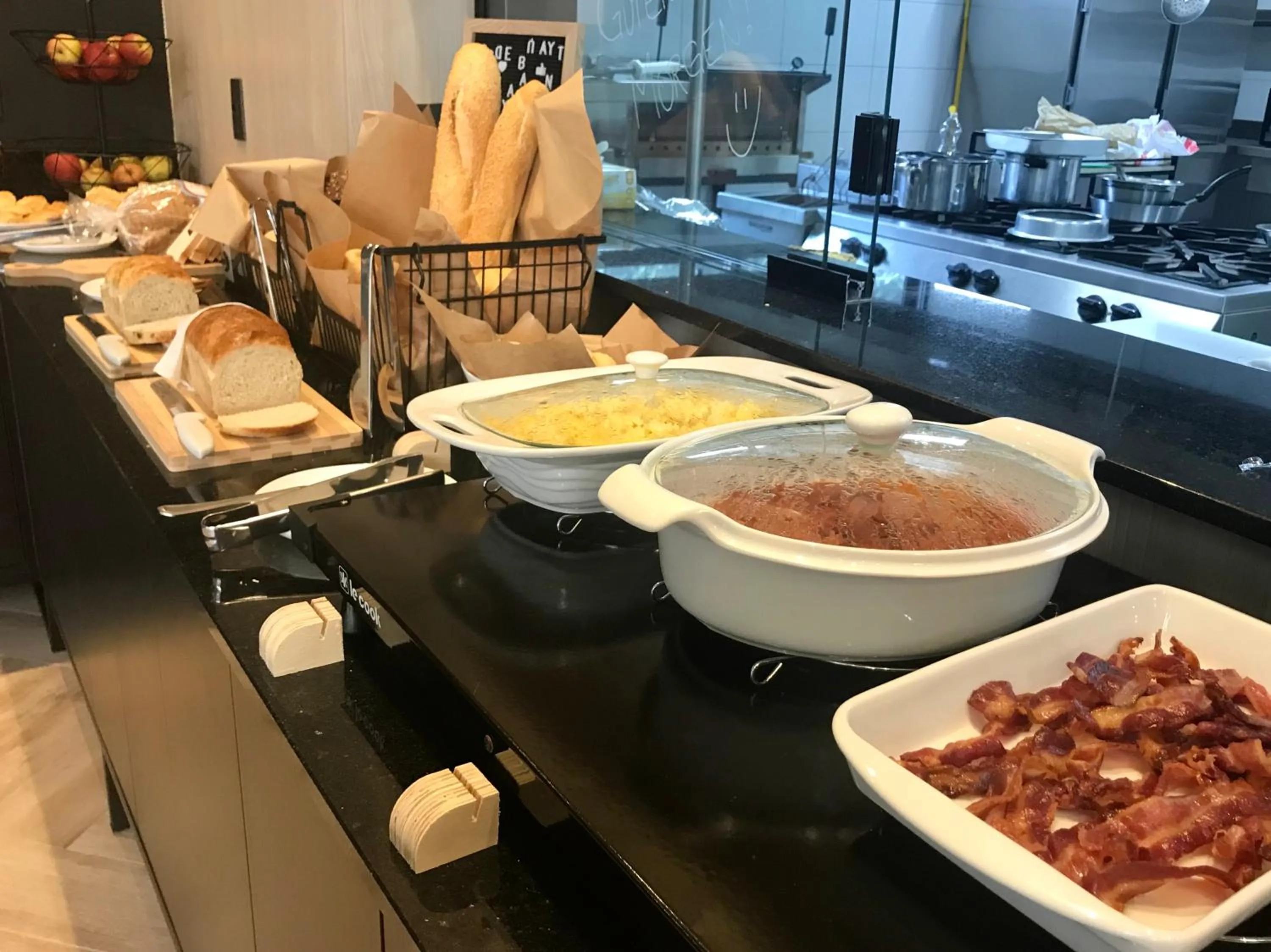 Buffet breakfast in Naalt Hotel Joinville