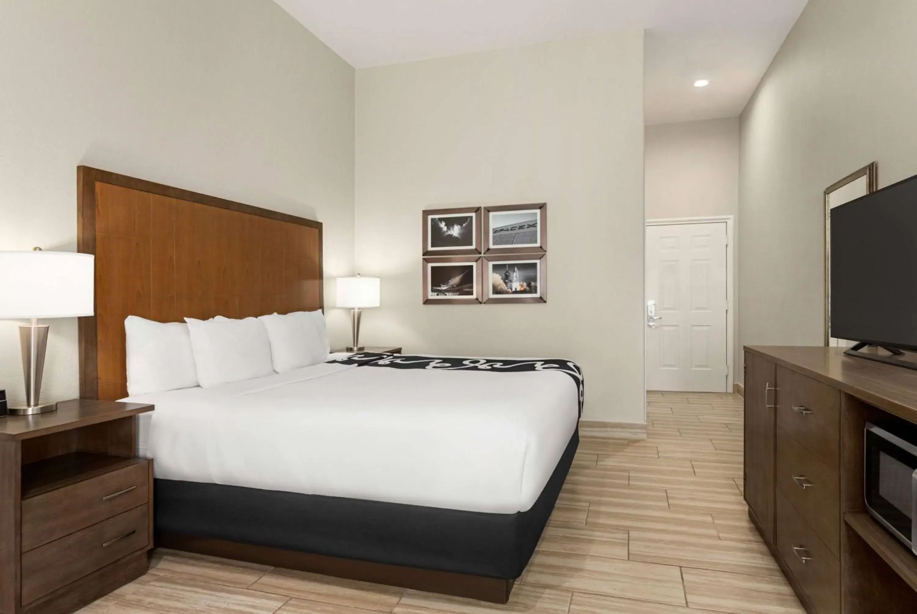 Bed in La Quinta by Wyndham Brownsville North Bed in La Quinta by Wyndham Brownsville North