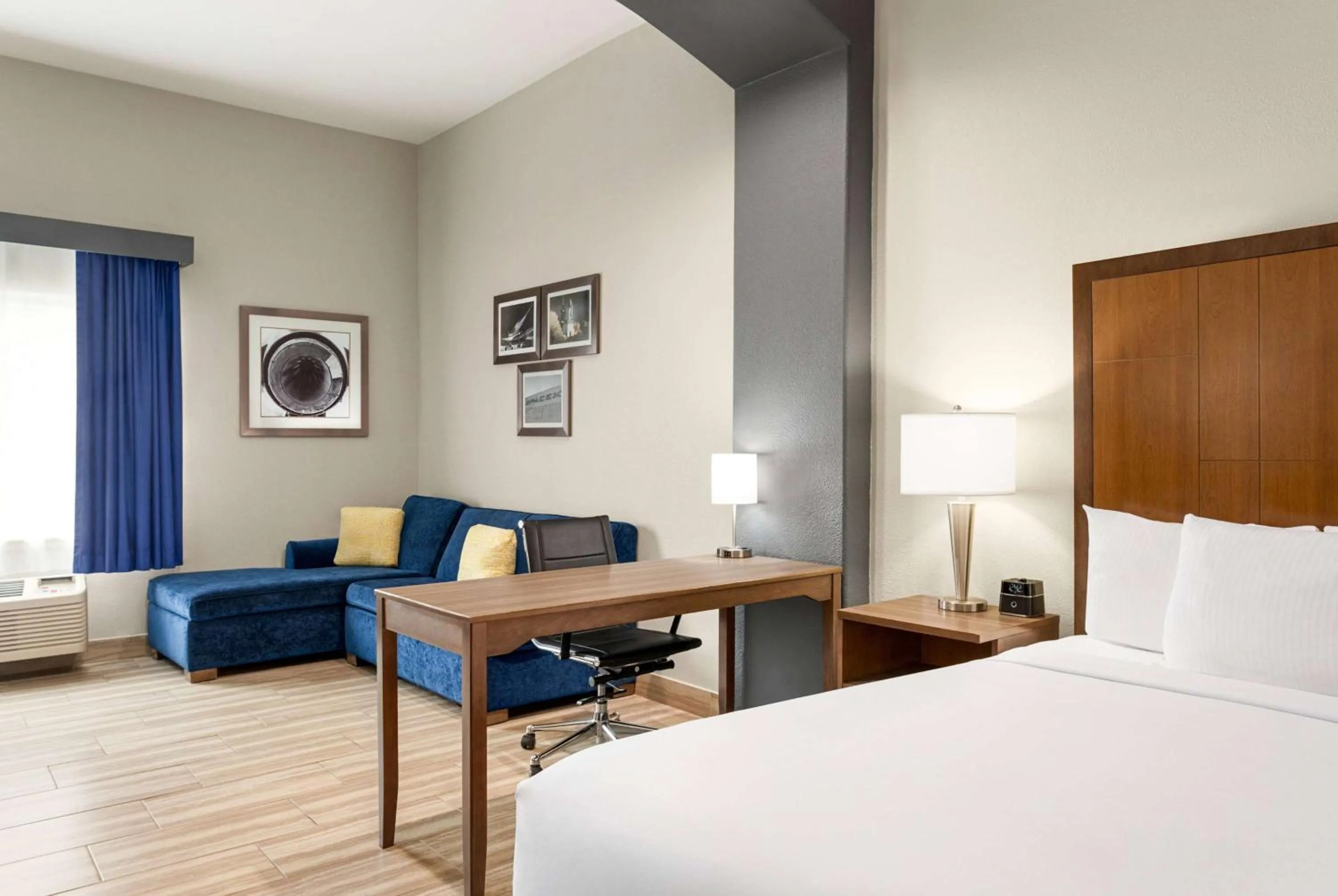 Bed in La Quinta by Wyndham Brownsville North