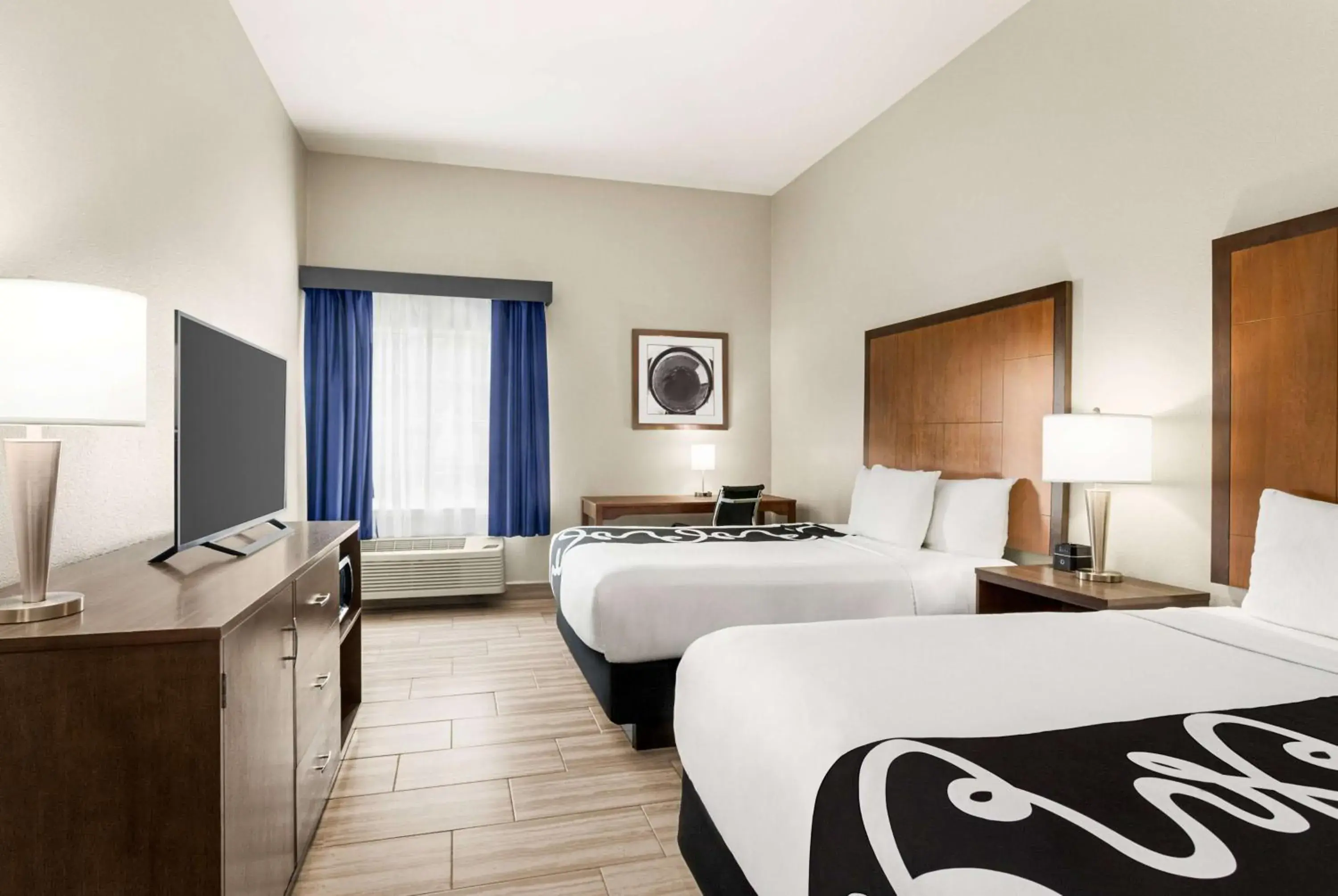 Bed in La Quinta by Wyndham Brownsville North Bed in La Quinta by Wyndham Brownsville North