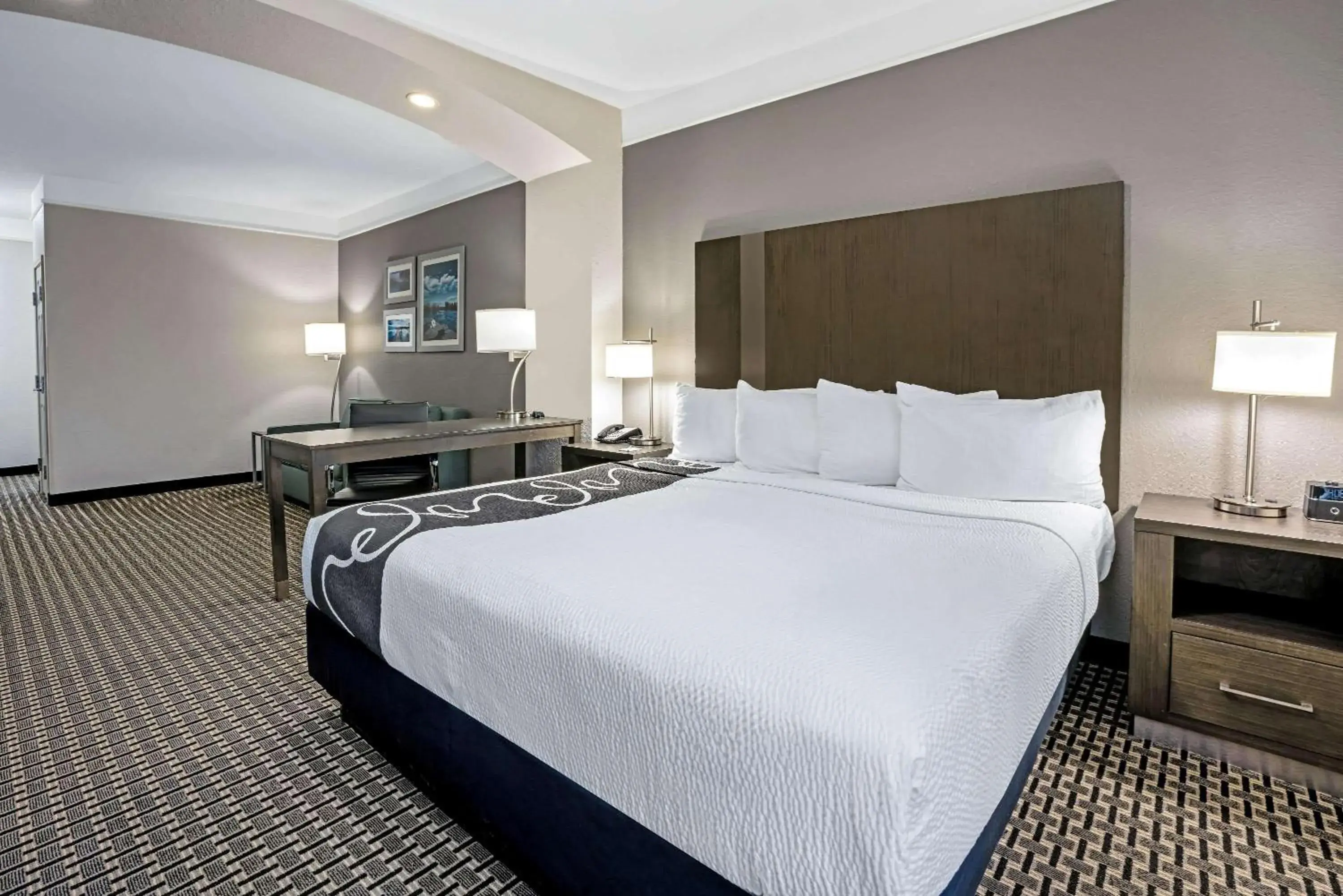 Bed in La Quinta by Wyndham Conroe Bed in La Quinta by Wyndham Conroe