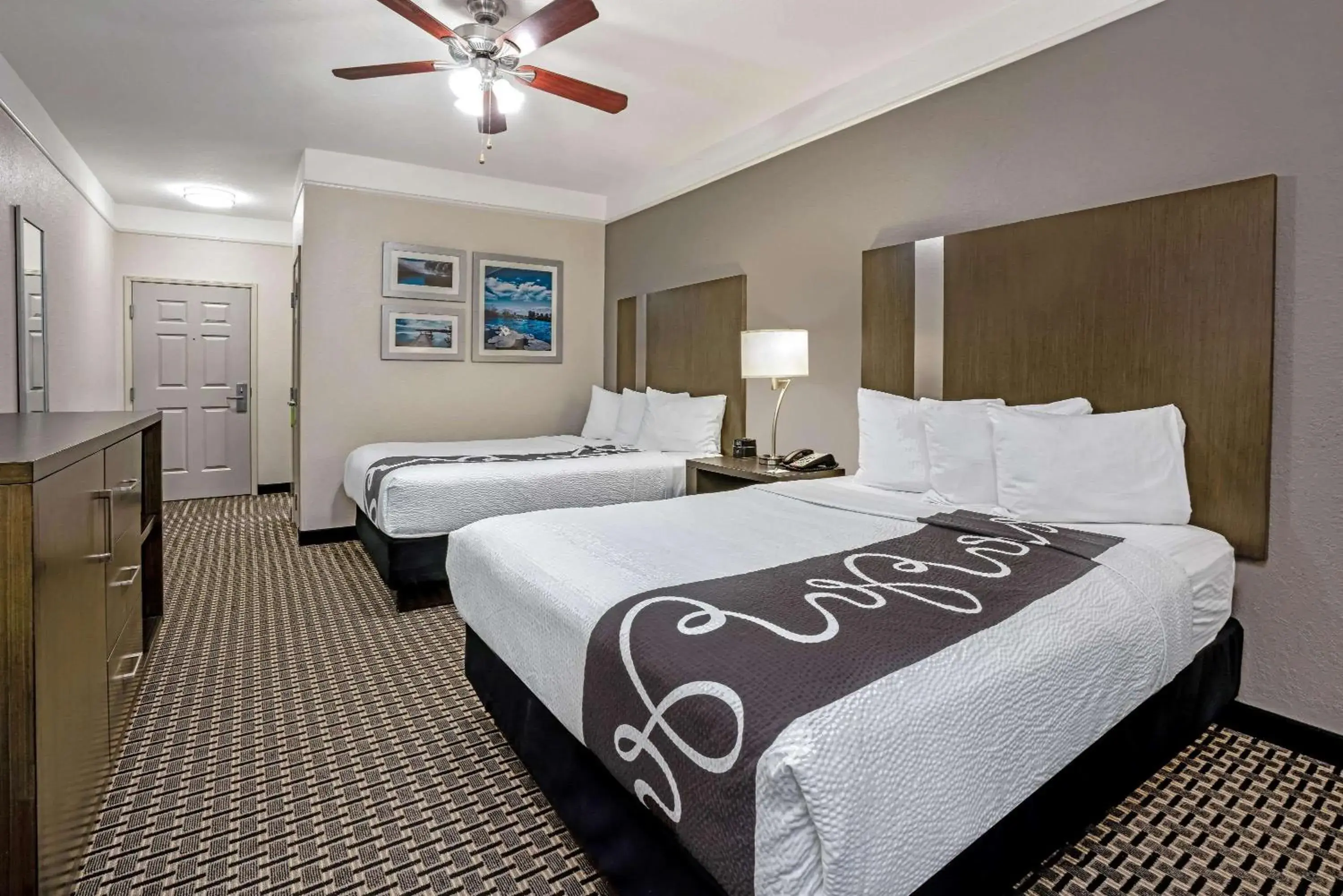 Bed in La Quinta by Wyndham Conroe Bed in La Quinta by Wyndham Conroe