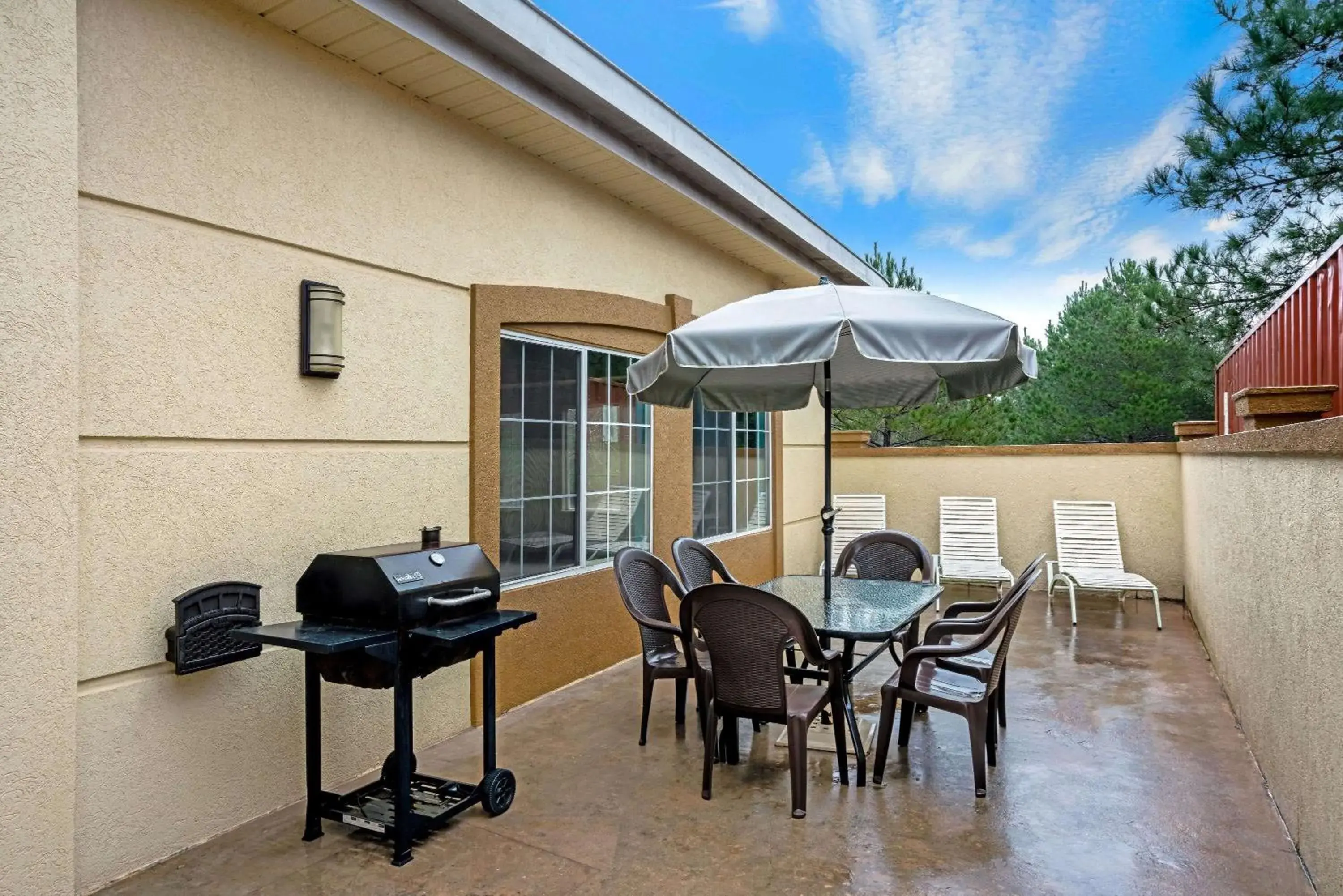 Restaurant/places to eat in La Quinta by Wyndham Conroe Restaurant/places to eat in La Quinta by Wyndham Conroe