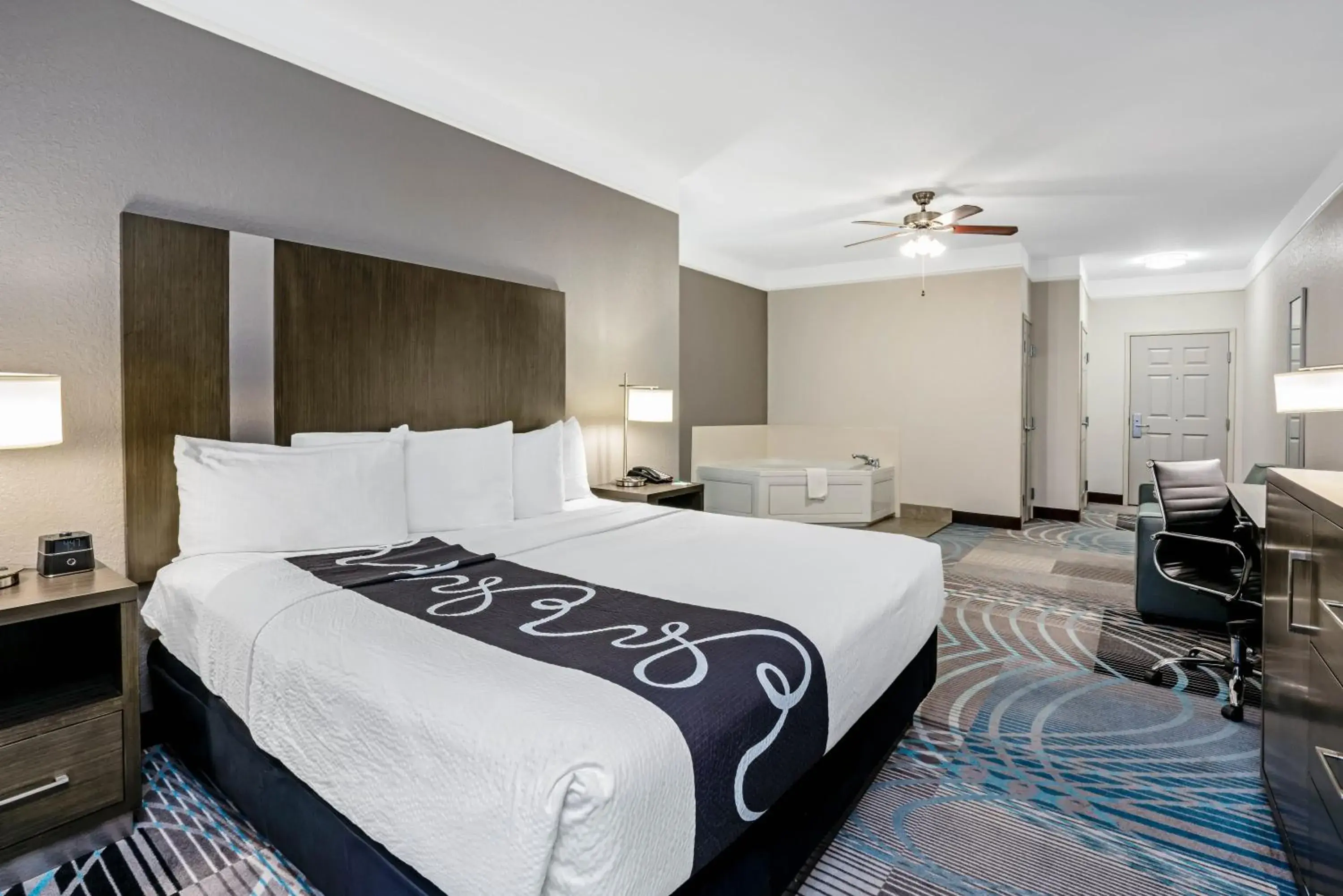 Bed in La Quinta by Wyndham Conroe Bed in La Quinta by Wyndham Conroe