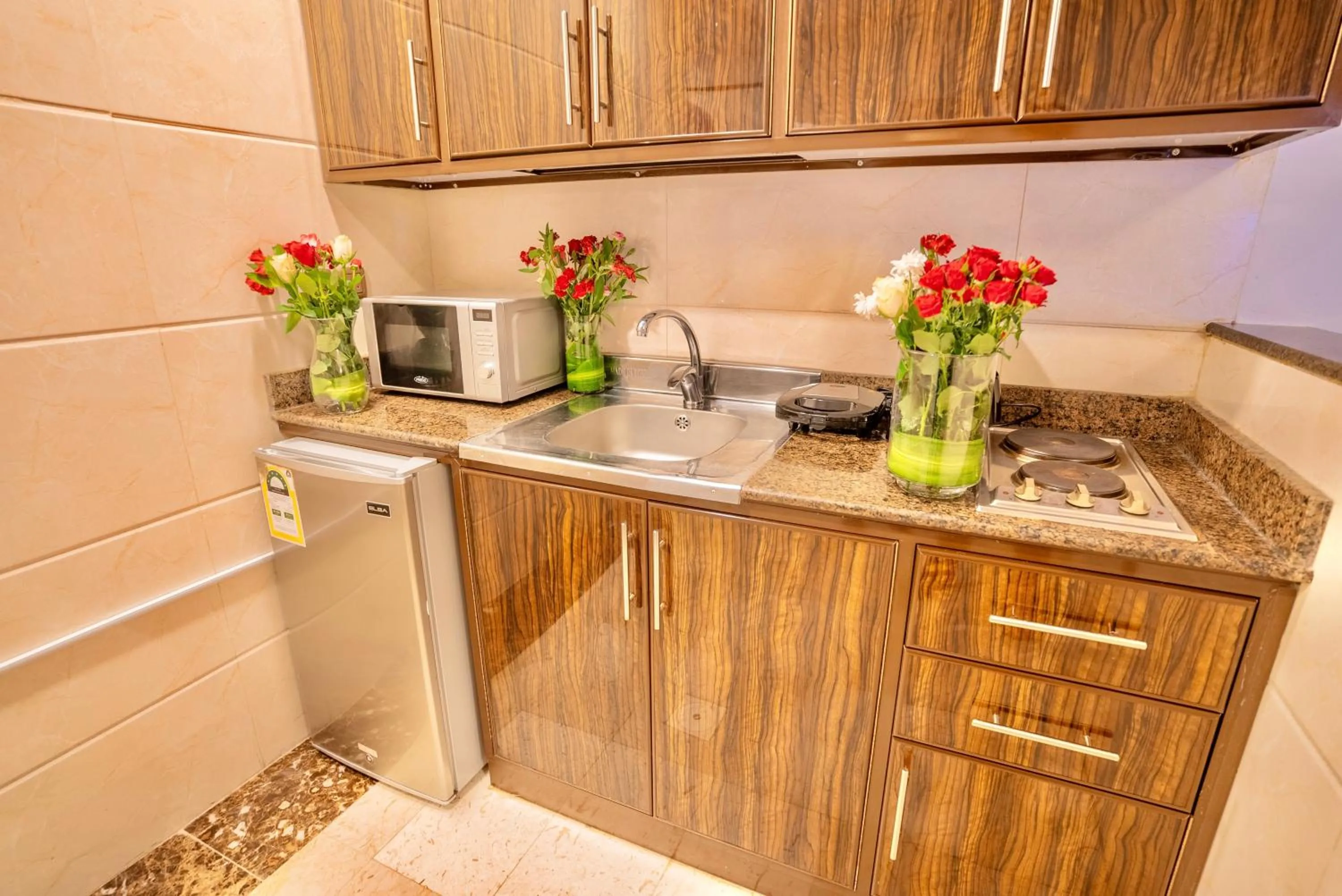Kitchen or kitchenette in Laten Suites Serviced Apartment Al Naseem