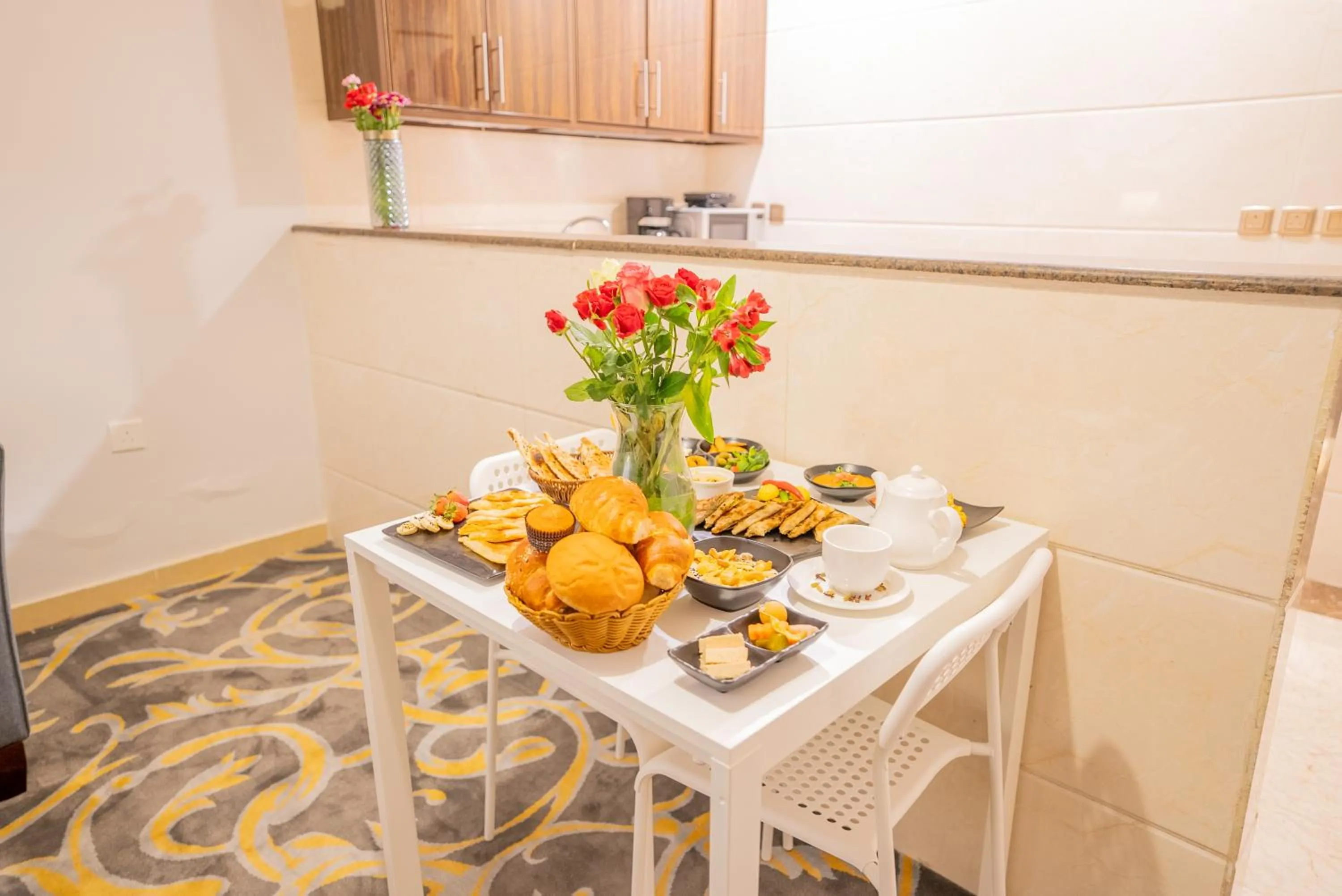 Food and drinks in Laten Suites Serviced Apartment Al Naseem