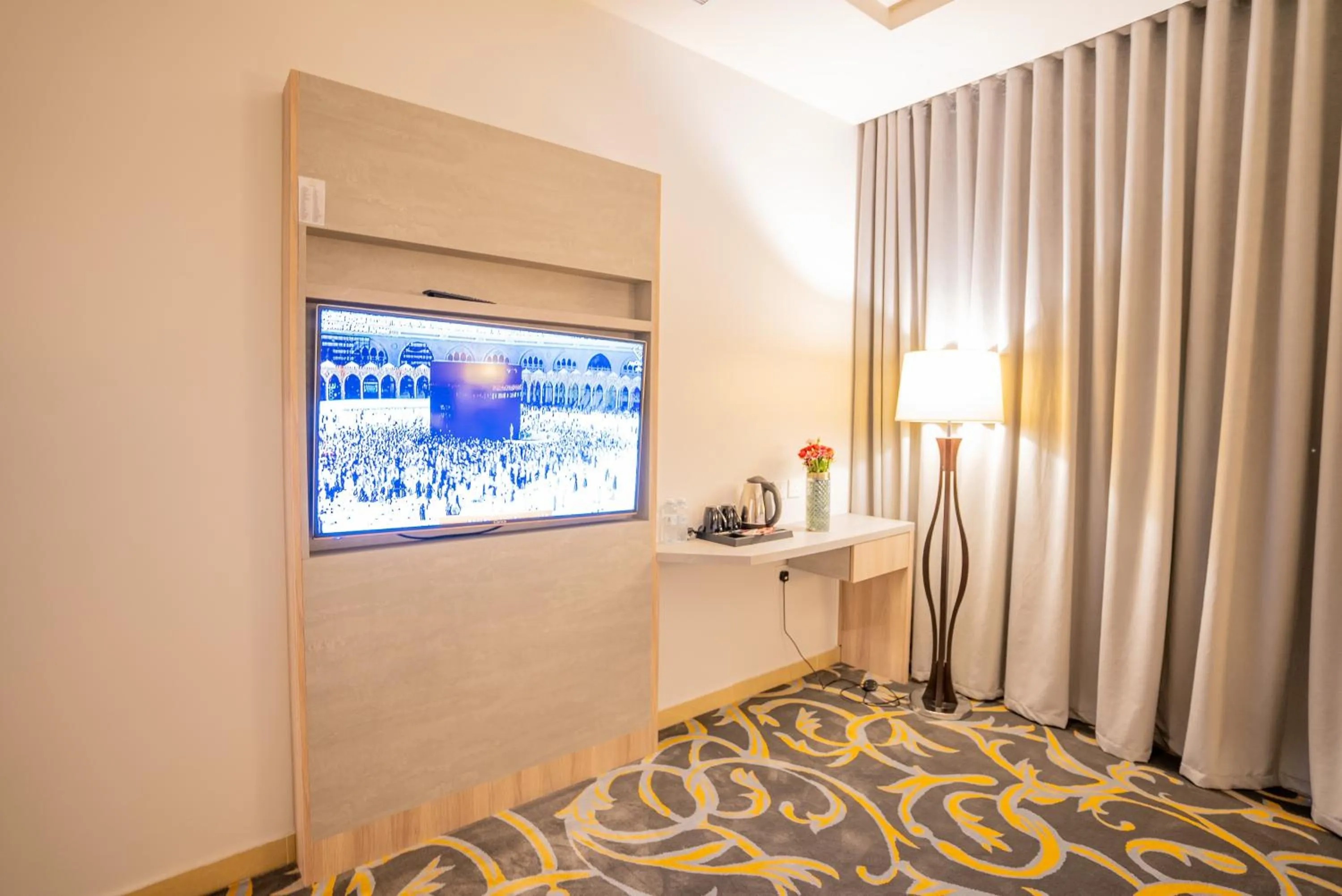 TV and multimedia, Bed in Laten Suites Serviced Apartment Al Naseem