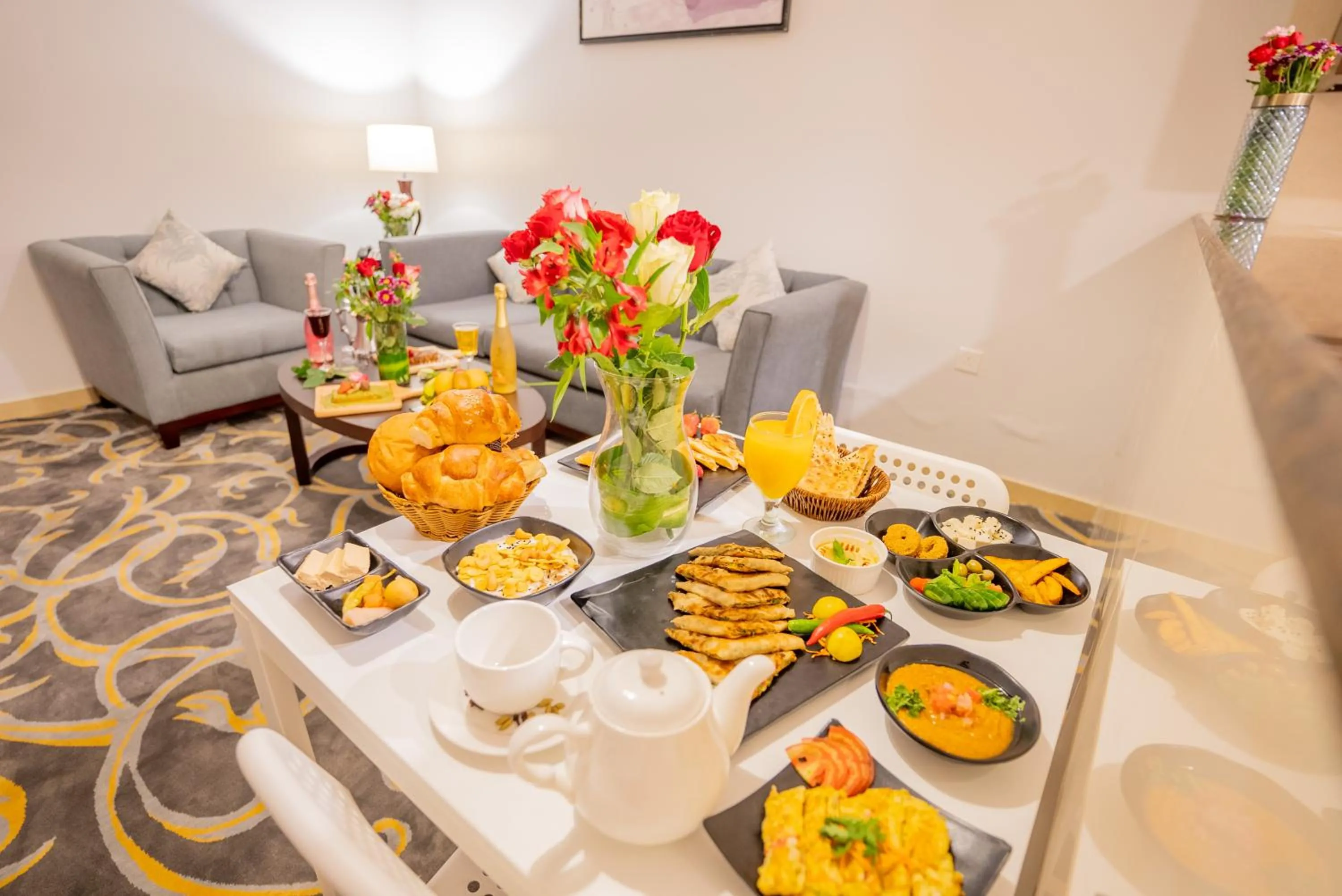 Buffet breakfast in Laten Suites Serviced Apartment Al Naseem