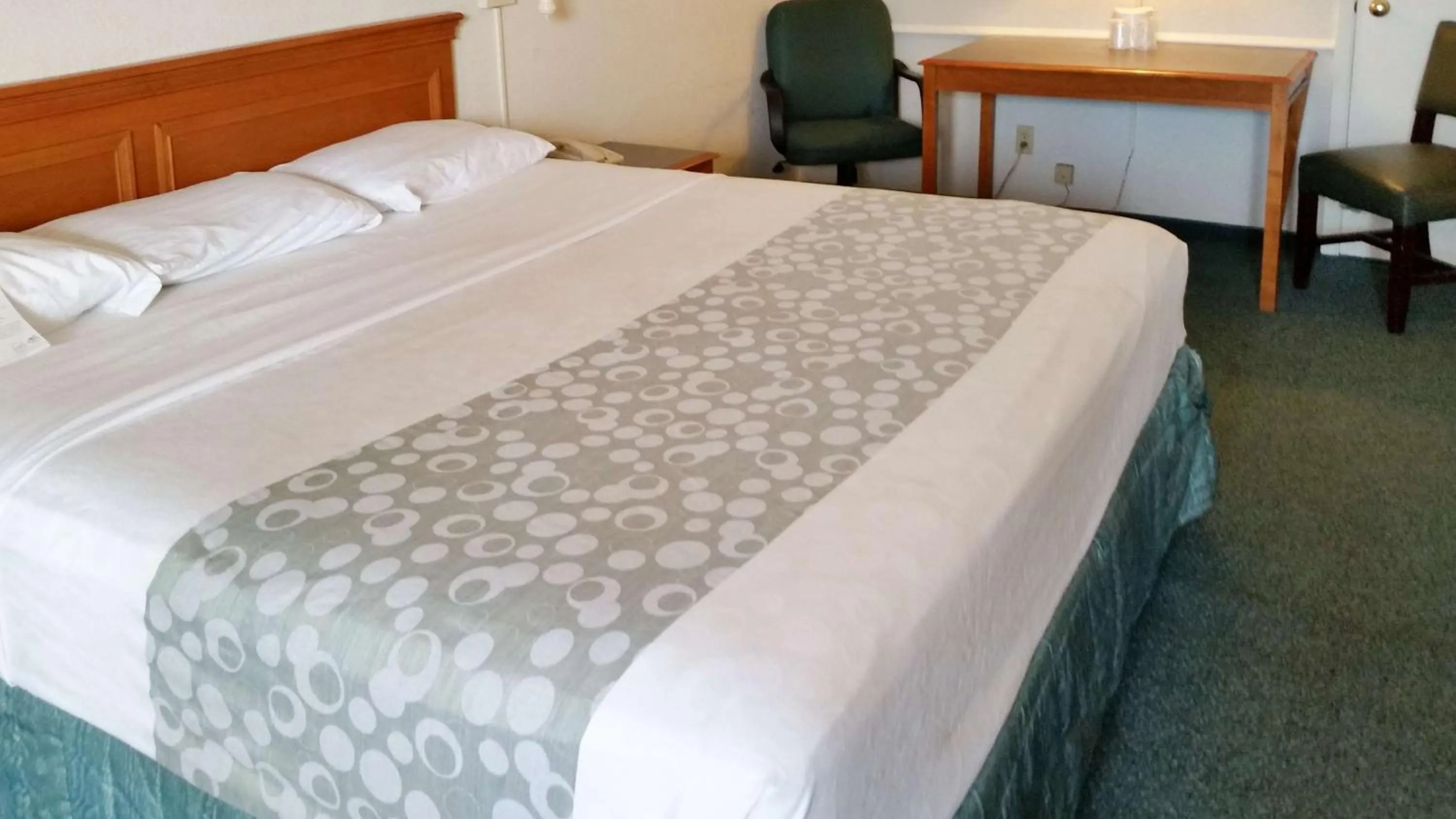 Bedroom, Bed in Motel 6-Monroe, LA