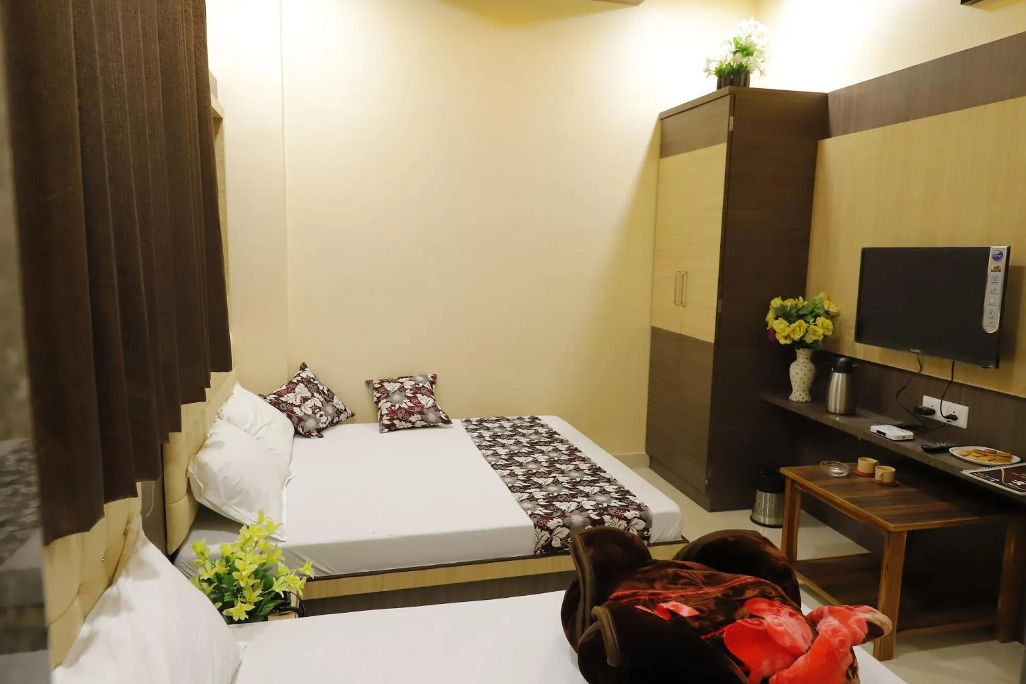 Bedroom, Bed in Hotel Royal Suites