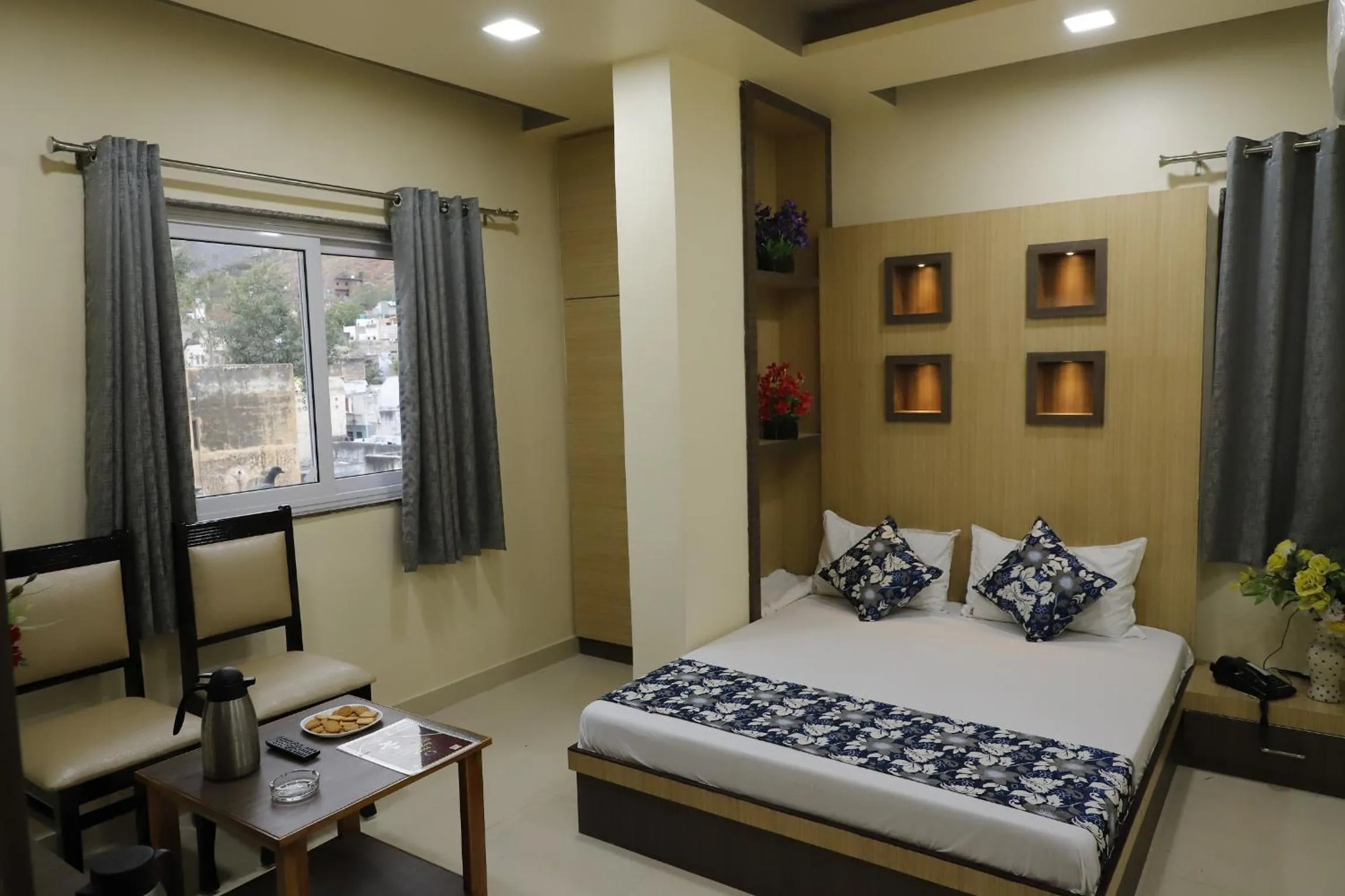 Bedroom, Bed in Hotel Royal Suites