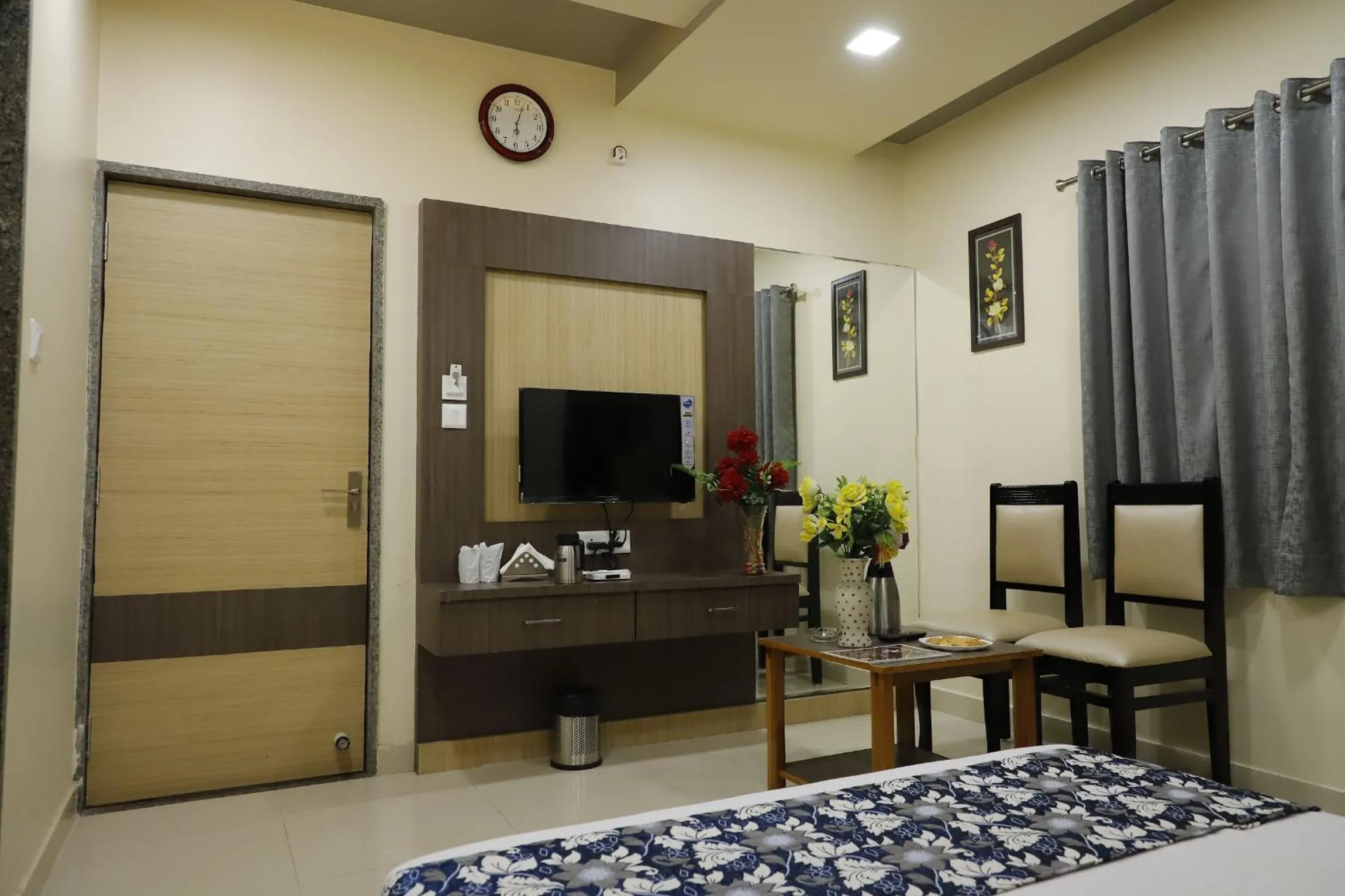 Bedroom in Hotel Royal Suites