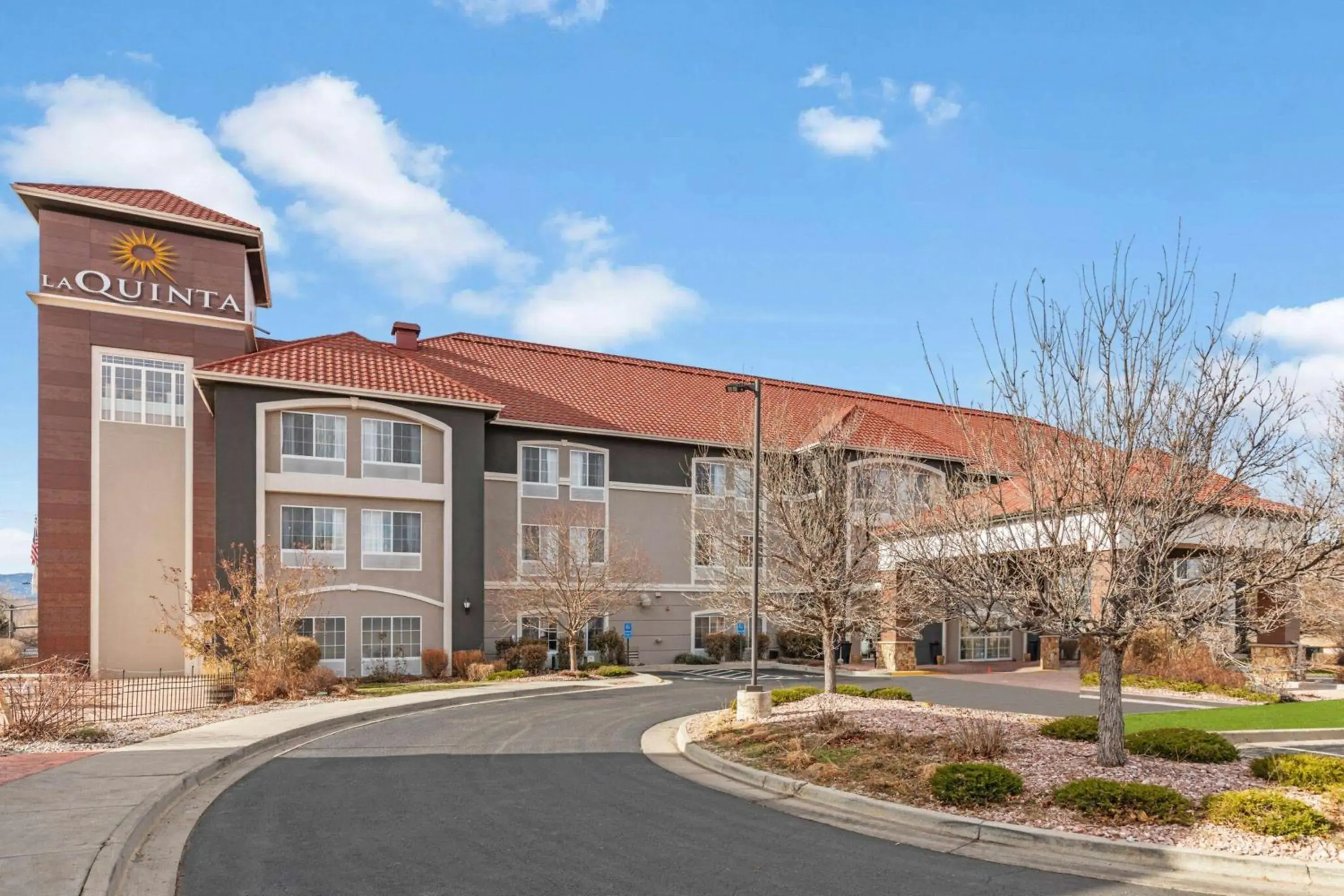 Property building in La Quinta Inn & Suites by Wyndham Loveland Estes Park Property building in La Quinta Inn & Suites by Wyndham Loveland Estes Park