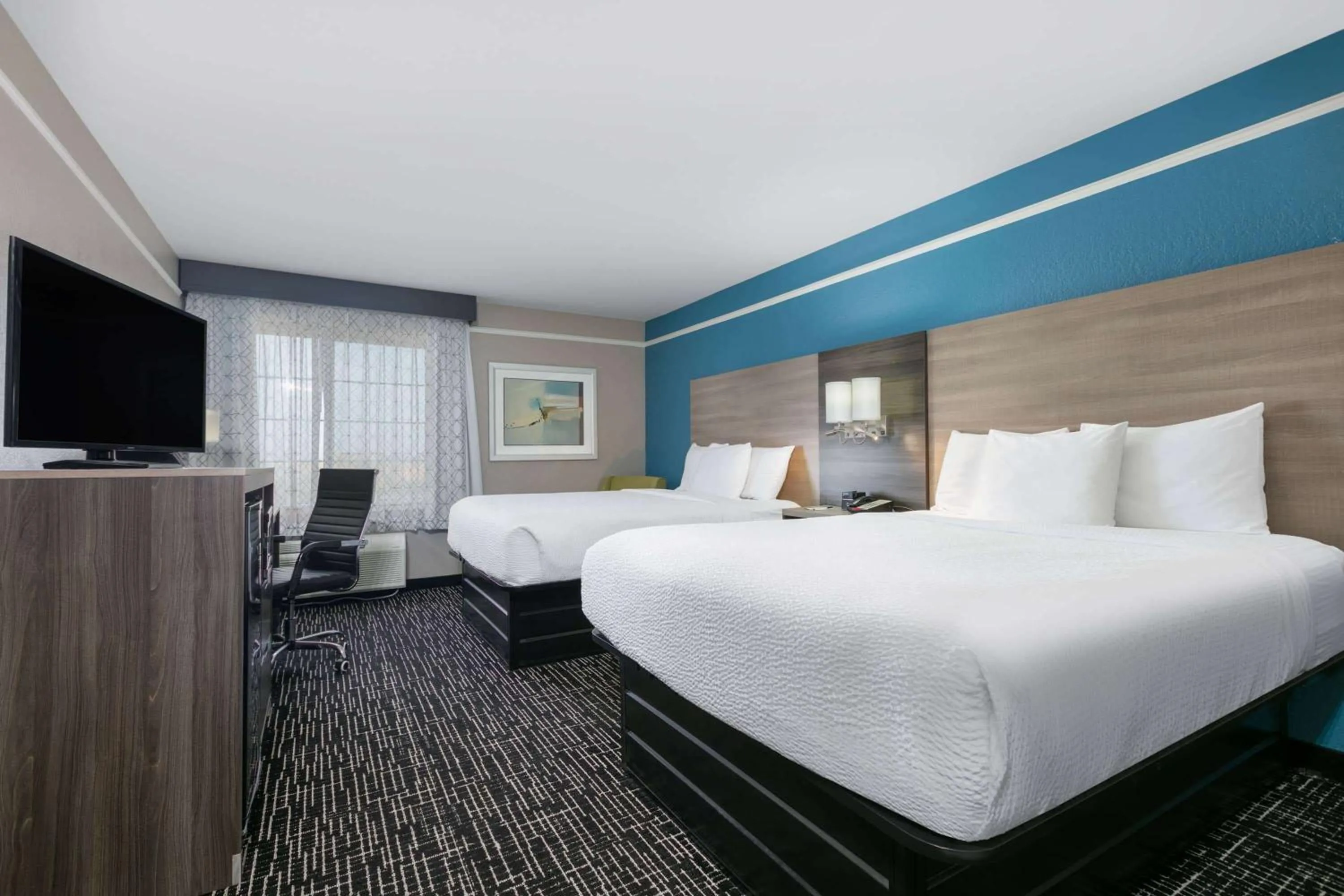 Photo of the whole room, Bed in La Quinta by Wyndham Weatherford