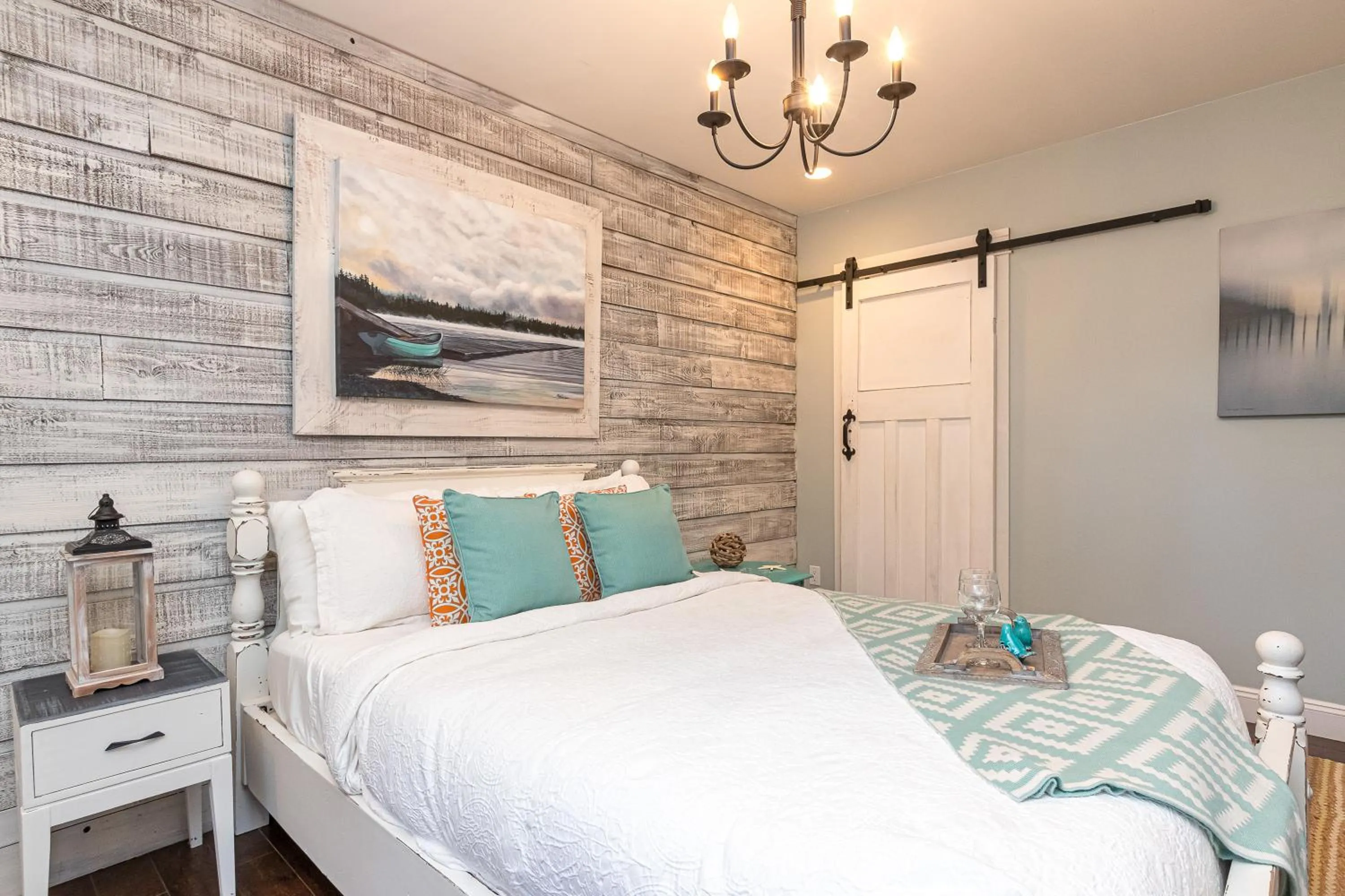 Bed in Shawnigan Suite B & B