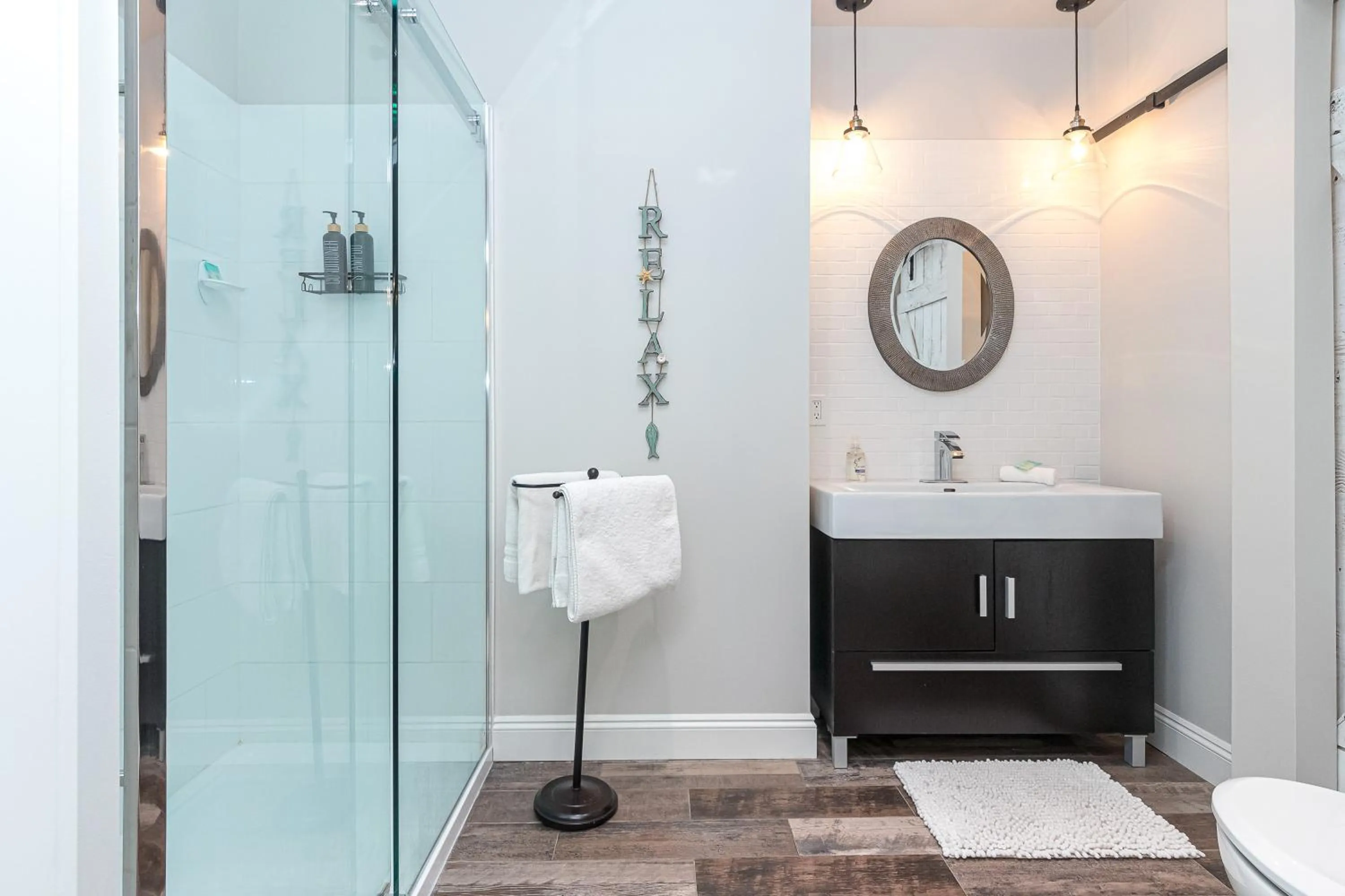 Bathroom in Shawnigan Suite B & B