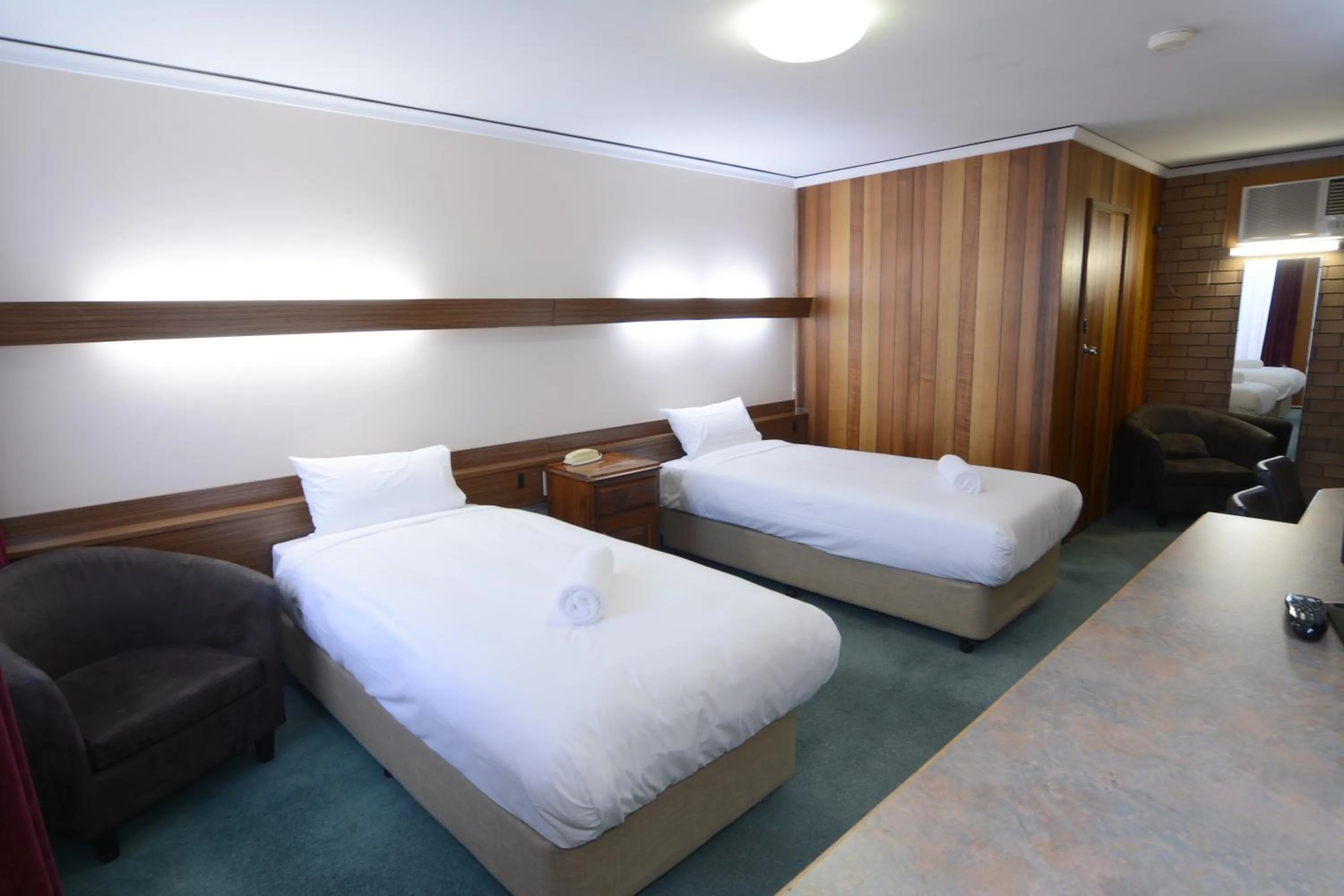 Bedroom, Bed in City Centre Motel