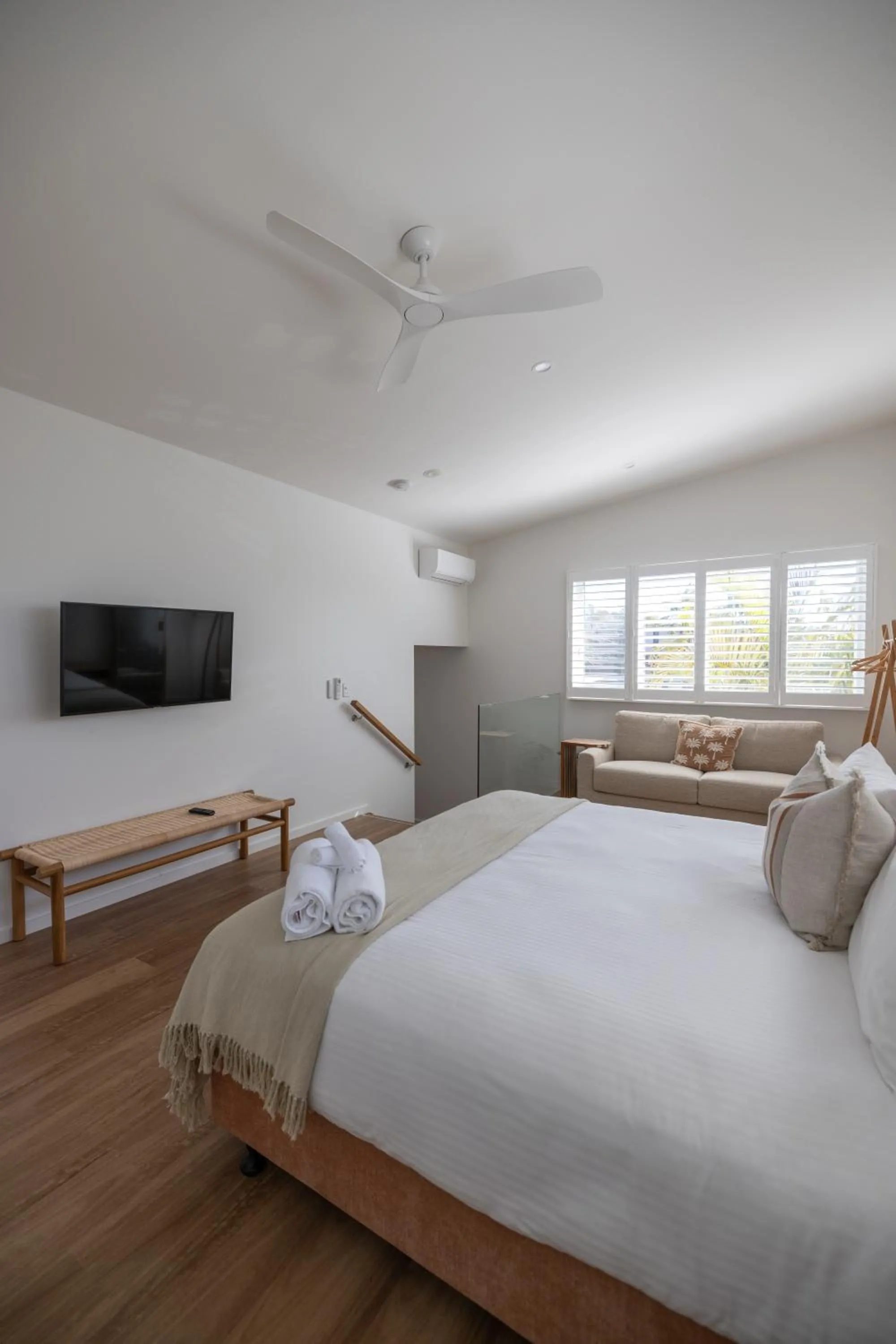 Living room, Bed in Aloha Byron Bay