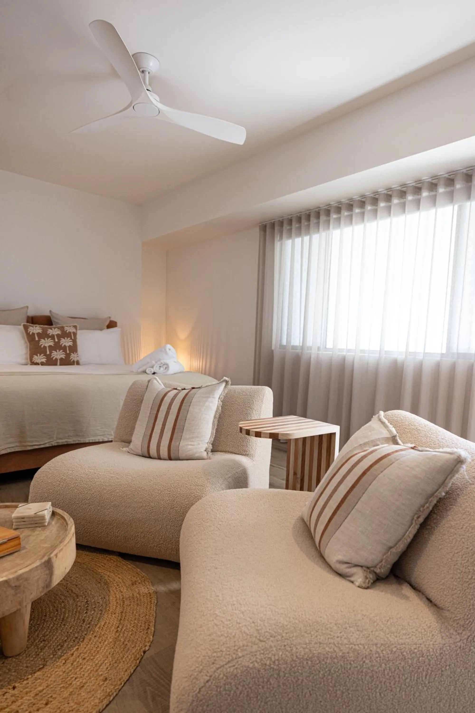 Living room, Bed in Aloha Byron Bay