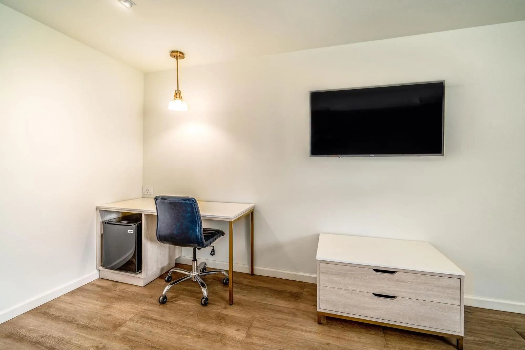 TV and multimedia in Trend Hotel at LAX Airport