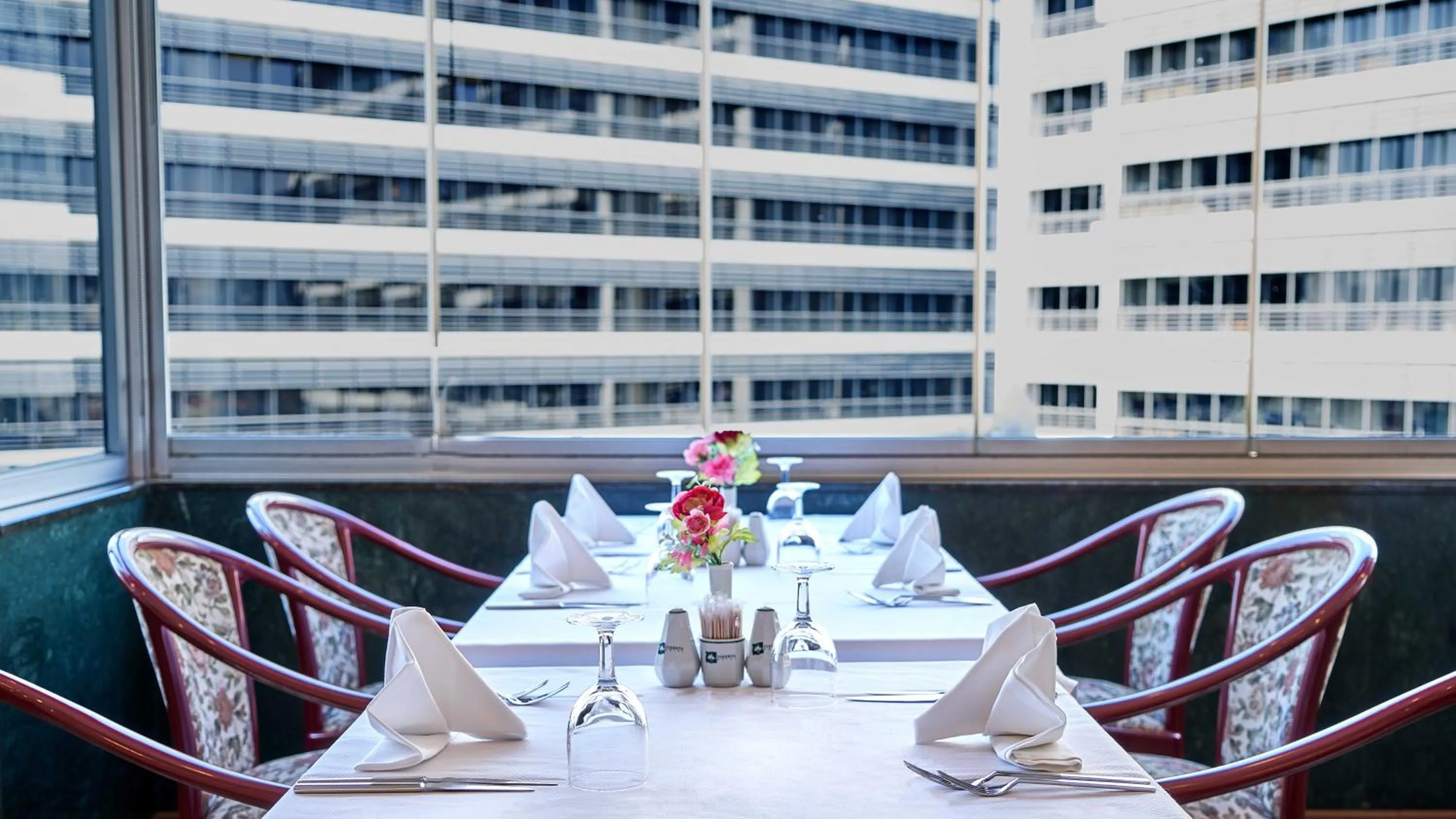 Restaurant/places to eat in Feronya Hotel