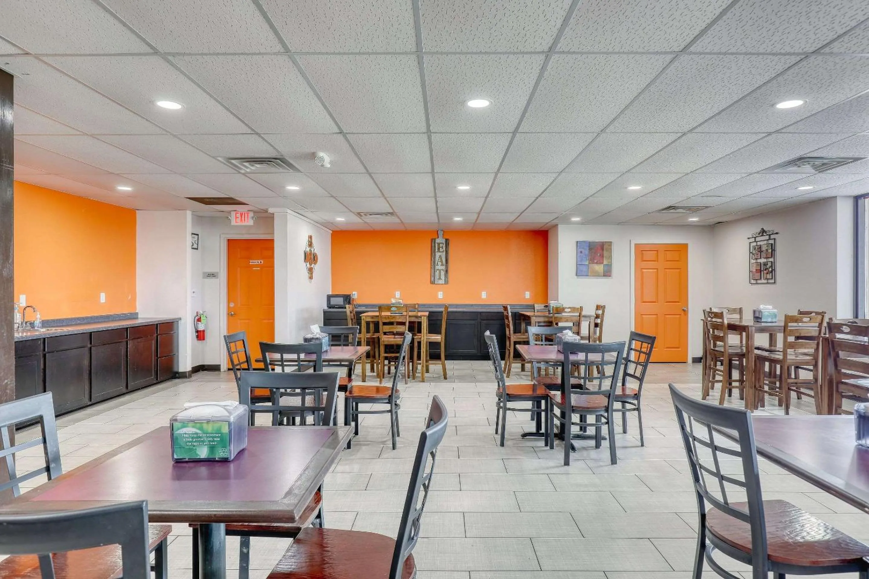 Breakfast in Econo Lodge Neenah