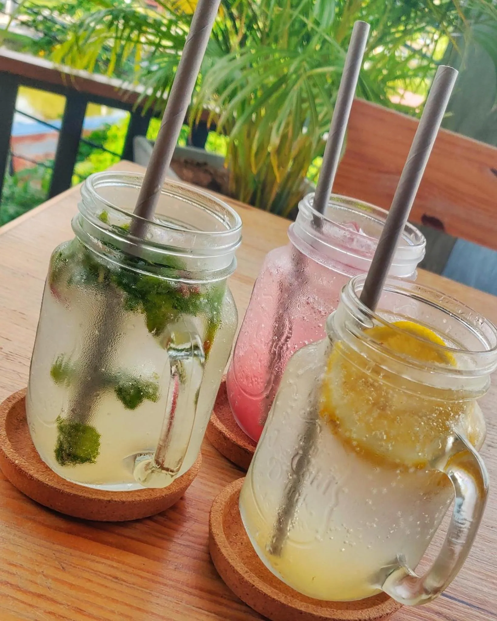 Restaurant/places to eat in The Reef Hotel & Studios