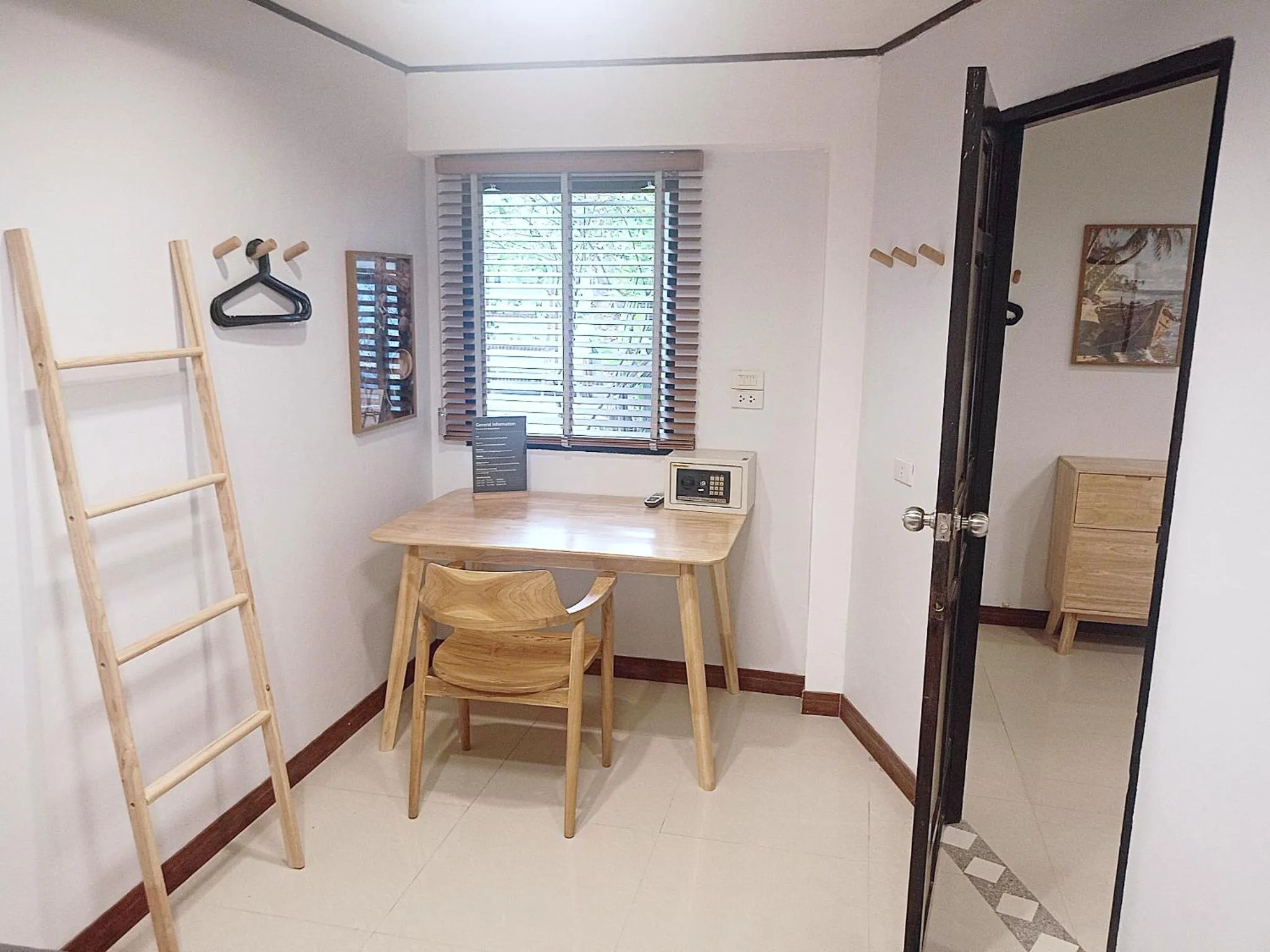 Bedroom in The Reef Hotel & Studios