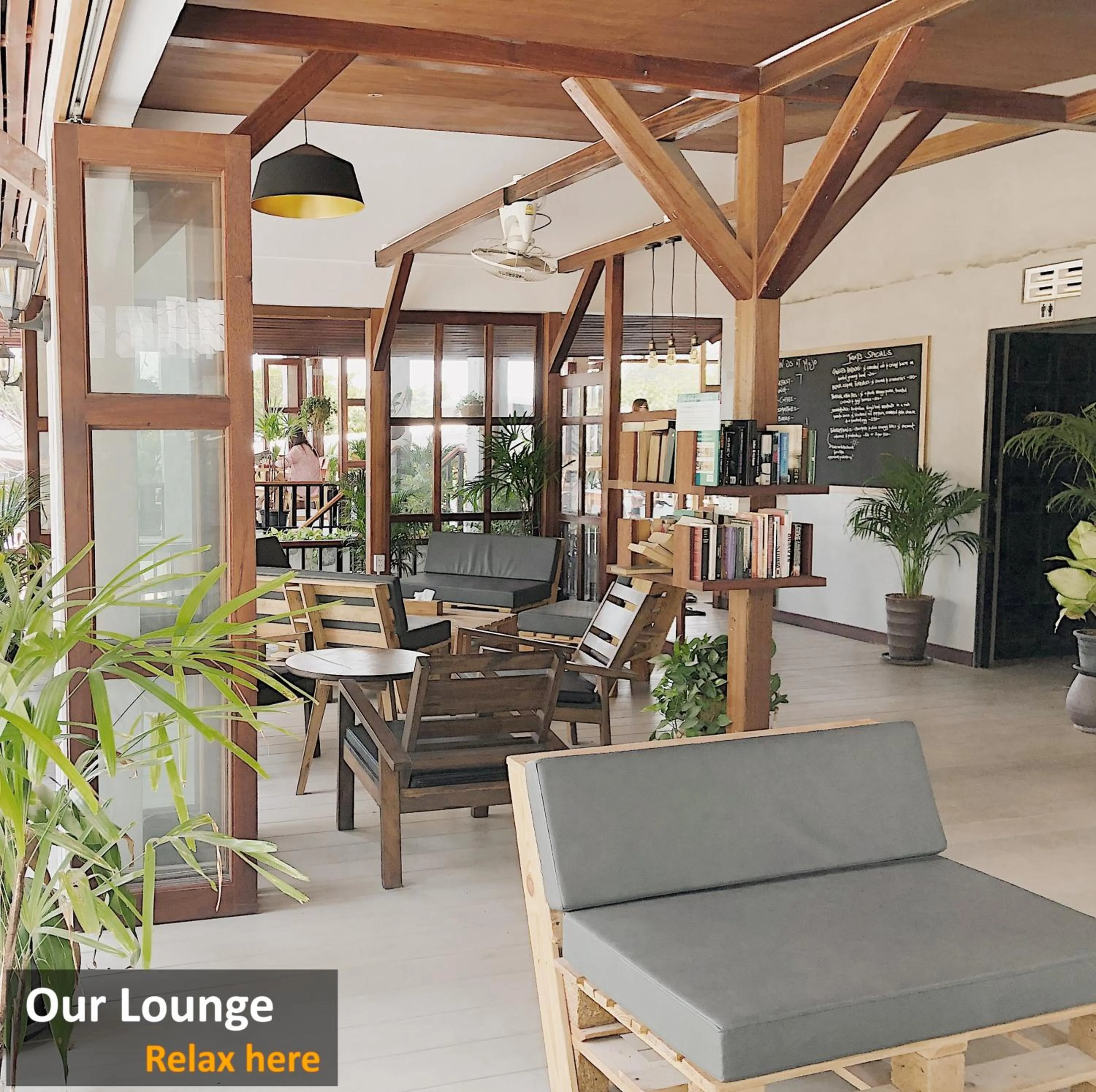 Seating area in The Reef Hotel & Studios