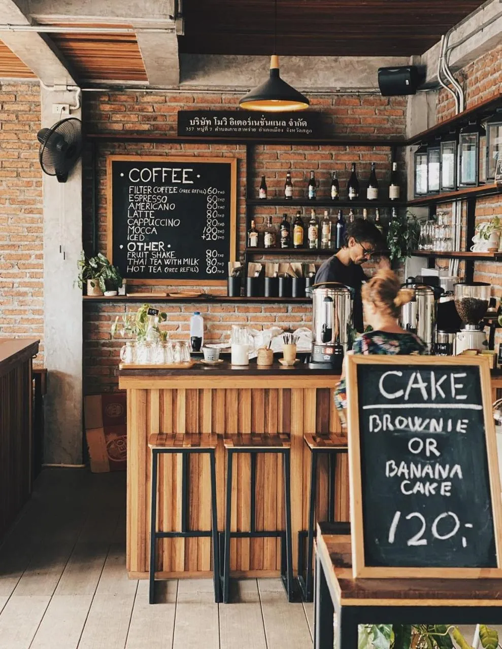 Restaurant/places to eat in The Reef Hotel & Studios