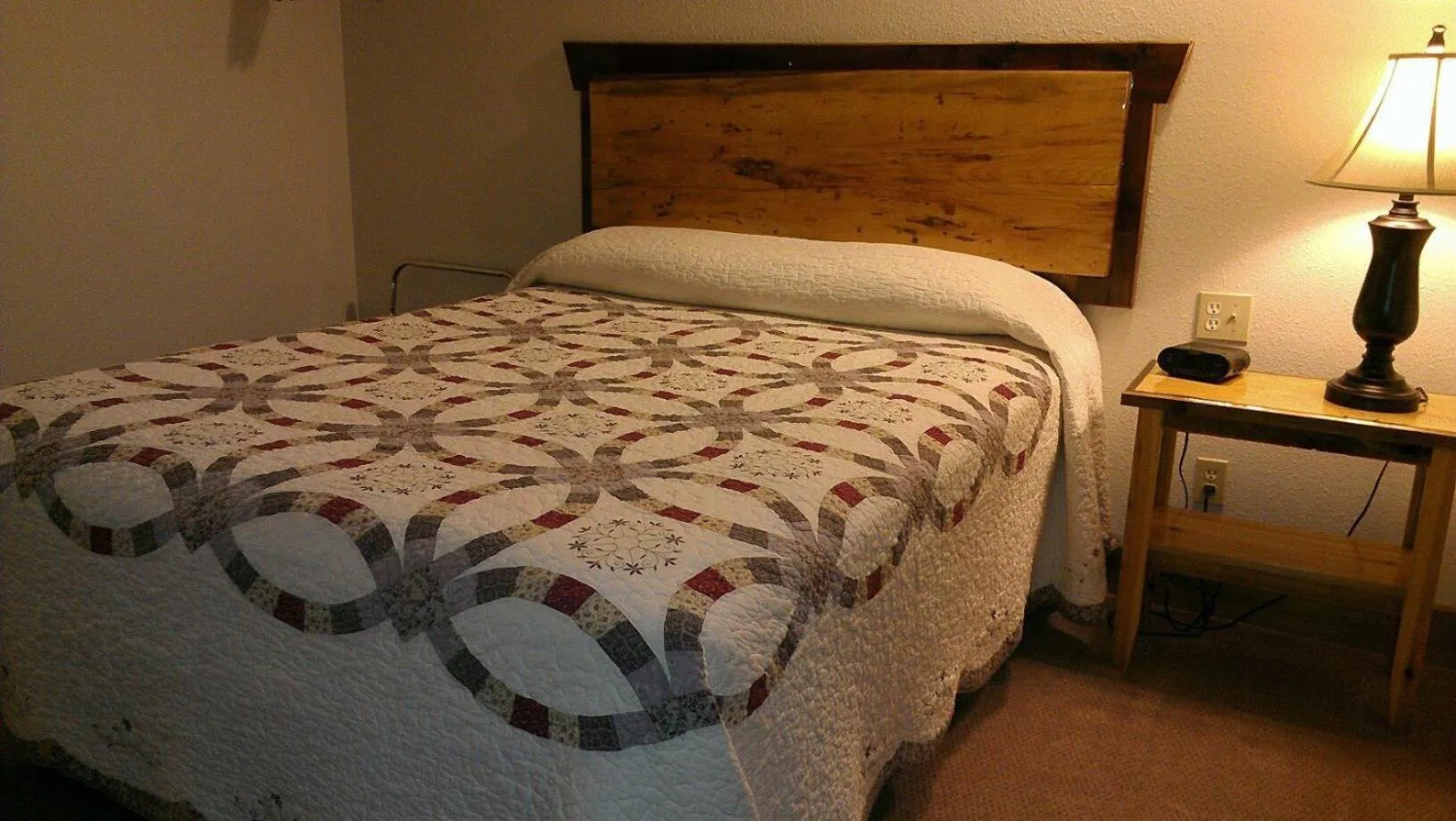 Bed in Yellowstone Village Inn and Suites