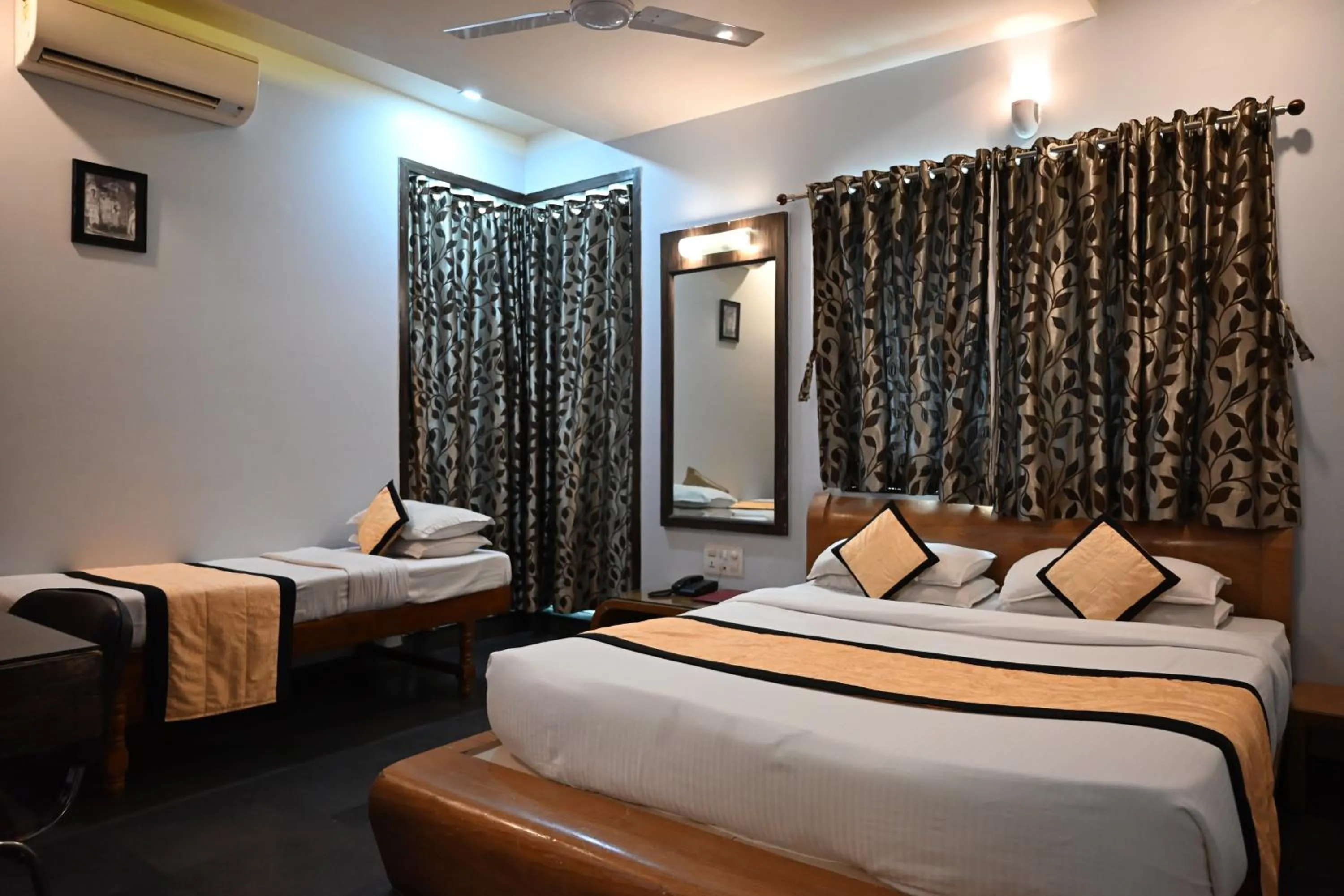 Property building, Bed in Hotel Shradha Saburi Palace
