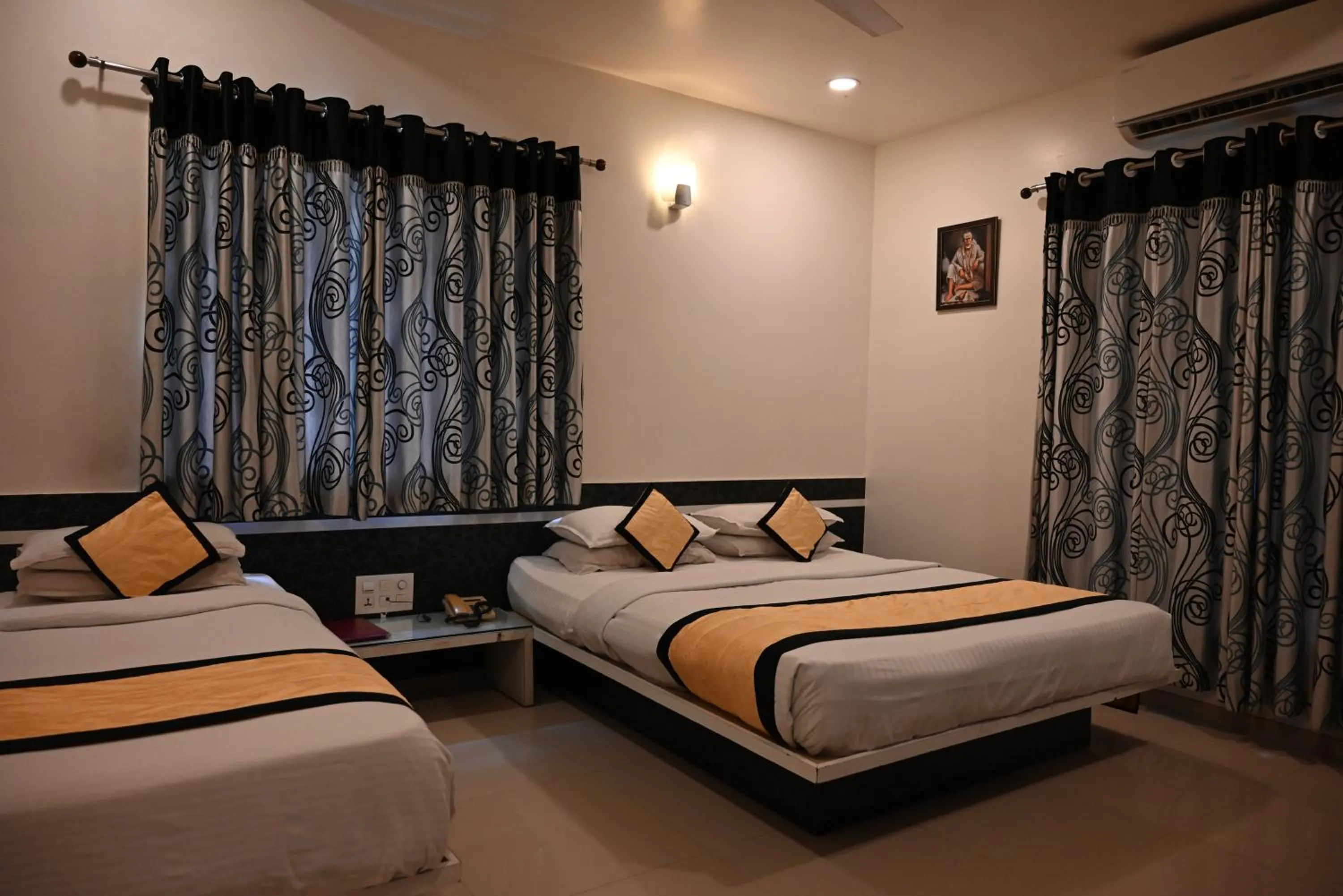 Property building, Bed in Hotel Shradha Saburi Palace