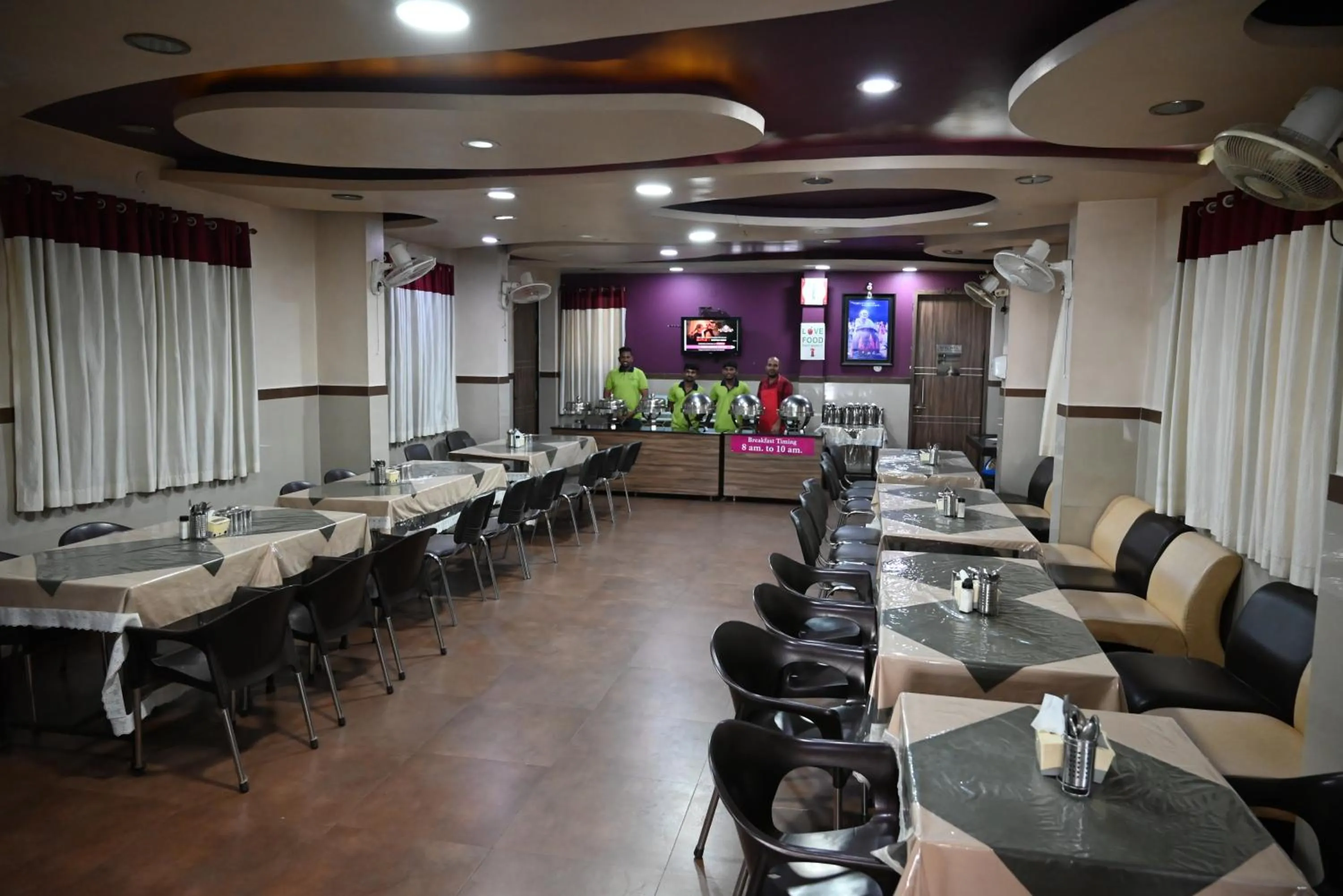 Restaurant/places to eat in Hotel Shradha Saburi Palace