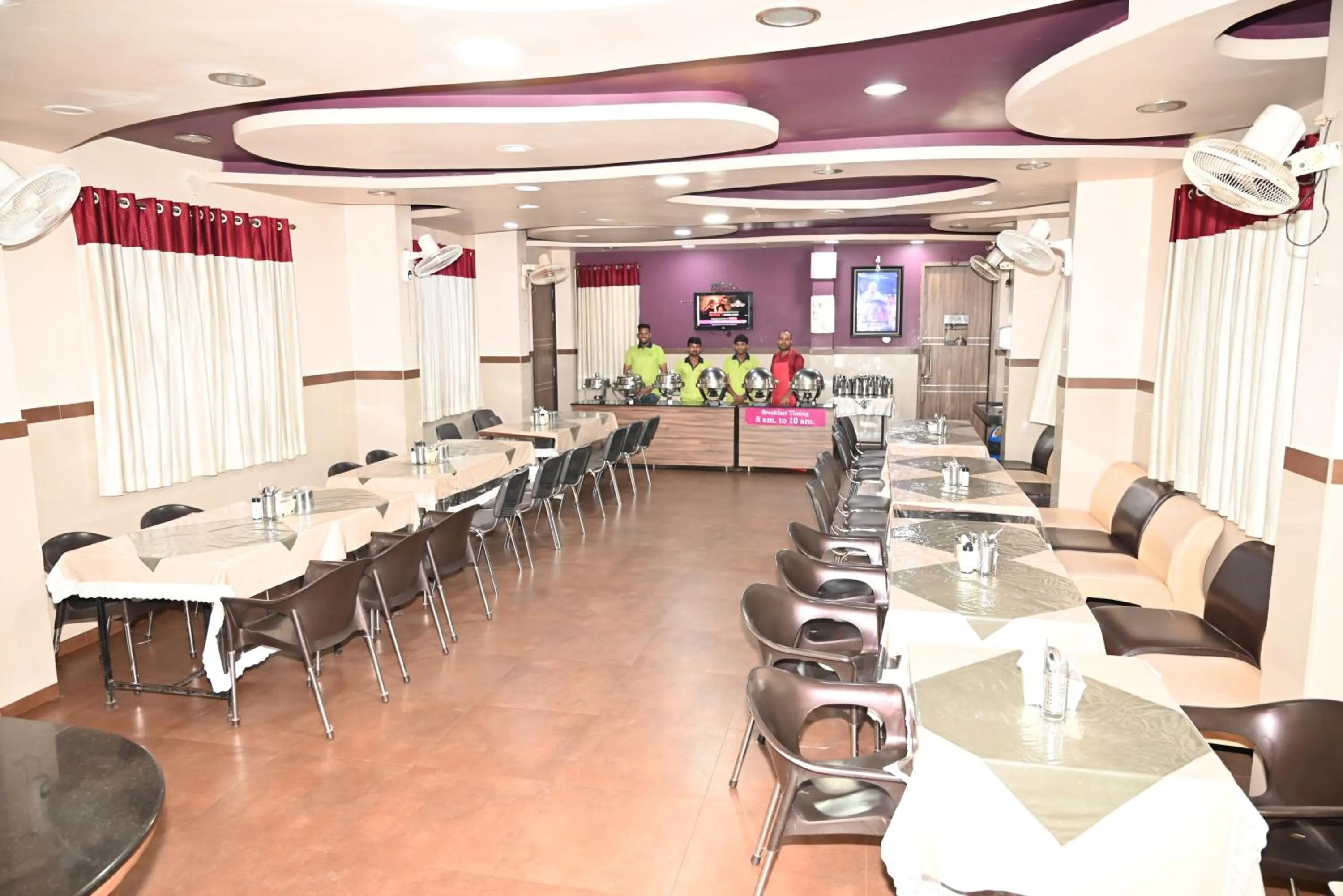 Restaurant/places to eat in Hotel Shradha Saburi Palace