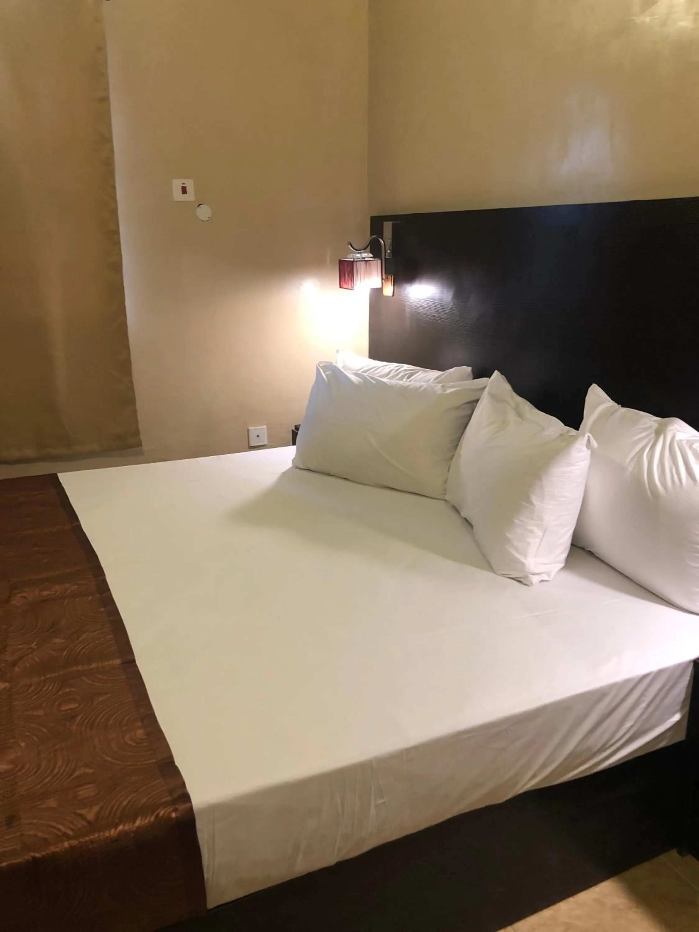 Bedroom, Bed in Posh Apartments Business Hotel