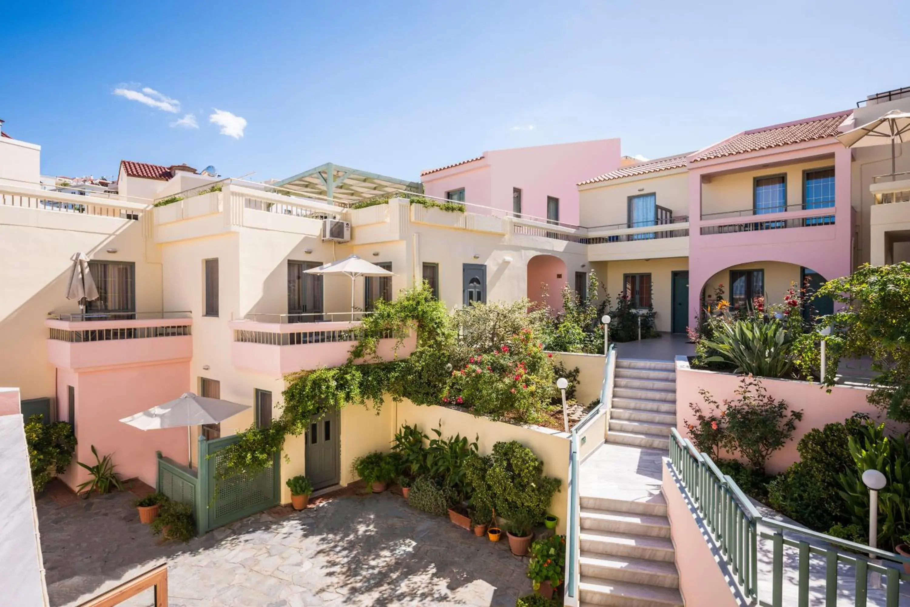 Mistrali Suites & Apartments Mistrali Suites & Apartments