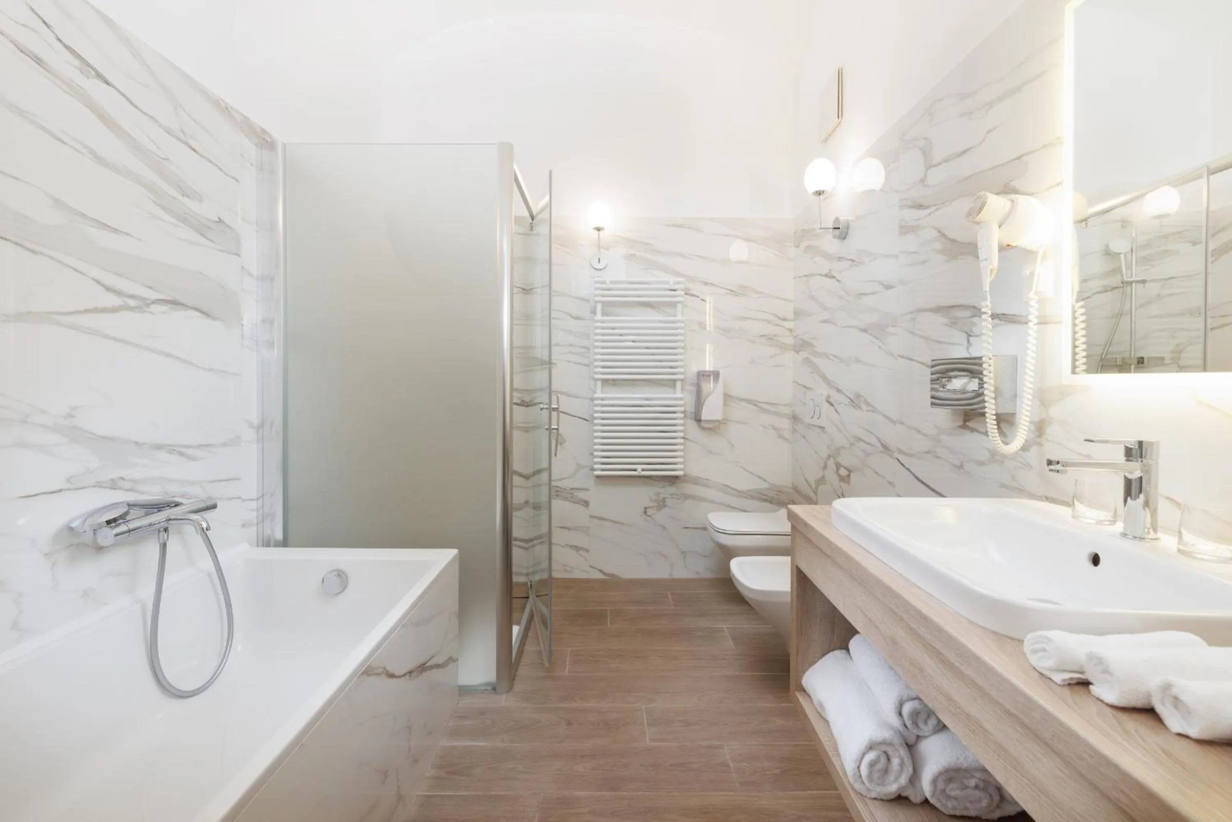 Shower in Anna Grand Hotel