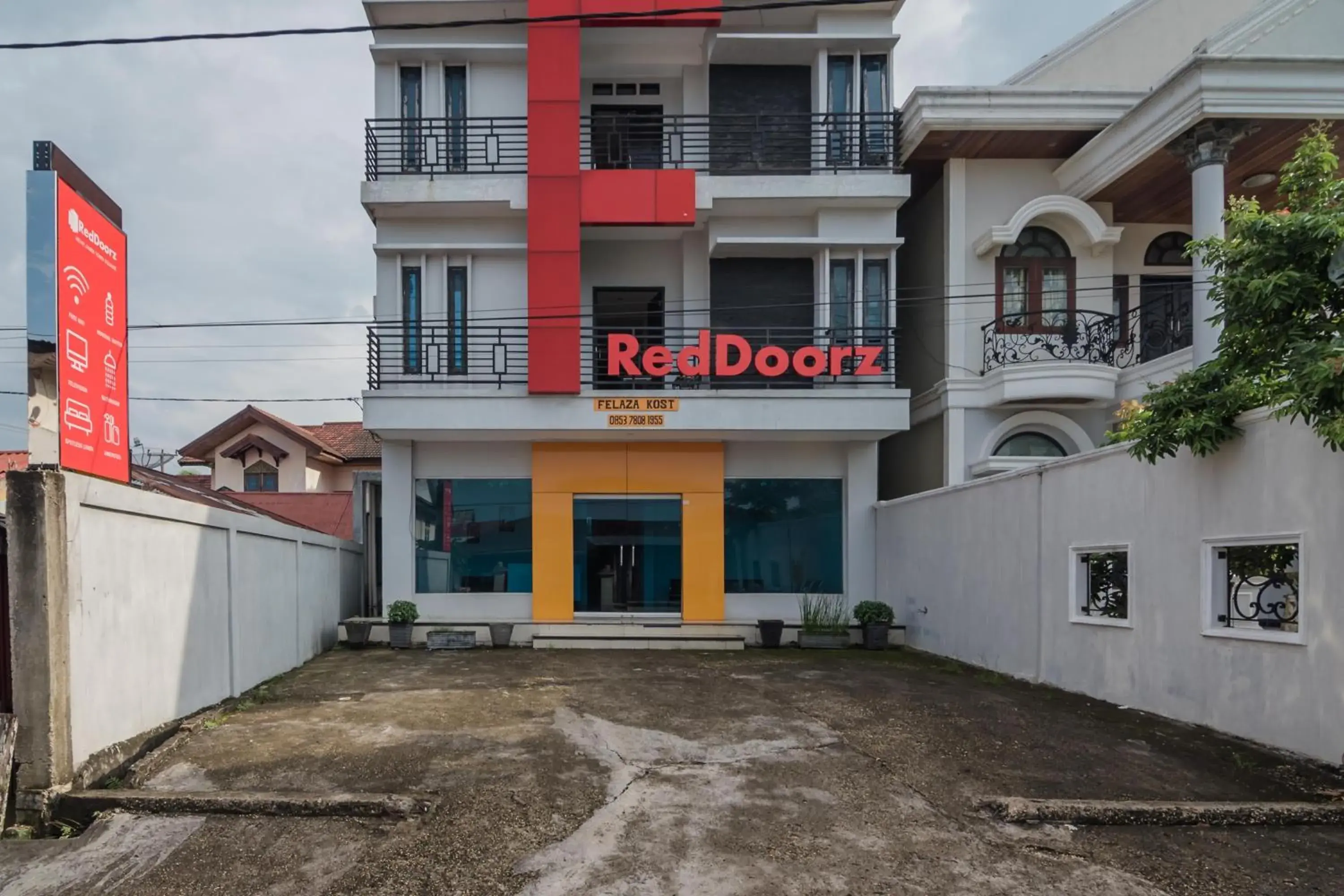 Property building in RedDoorz Syariah near Jamtos Jambi Property building in RedDoorz Syariah near Jamtos Jambi