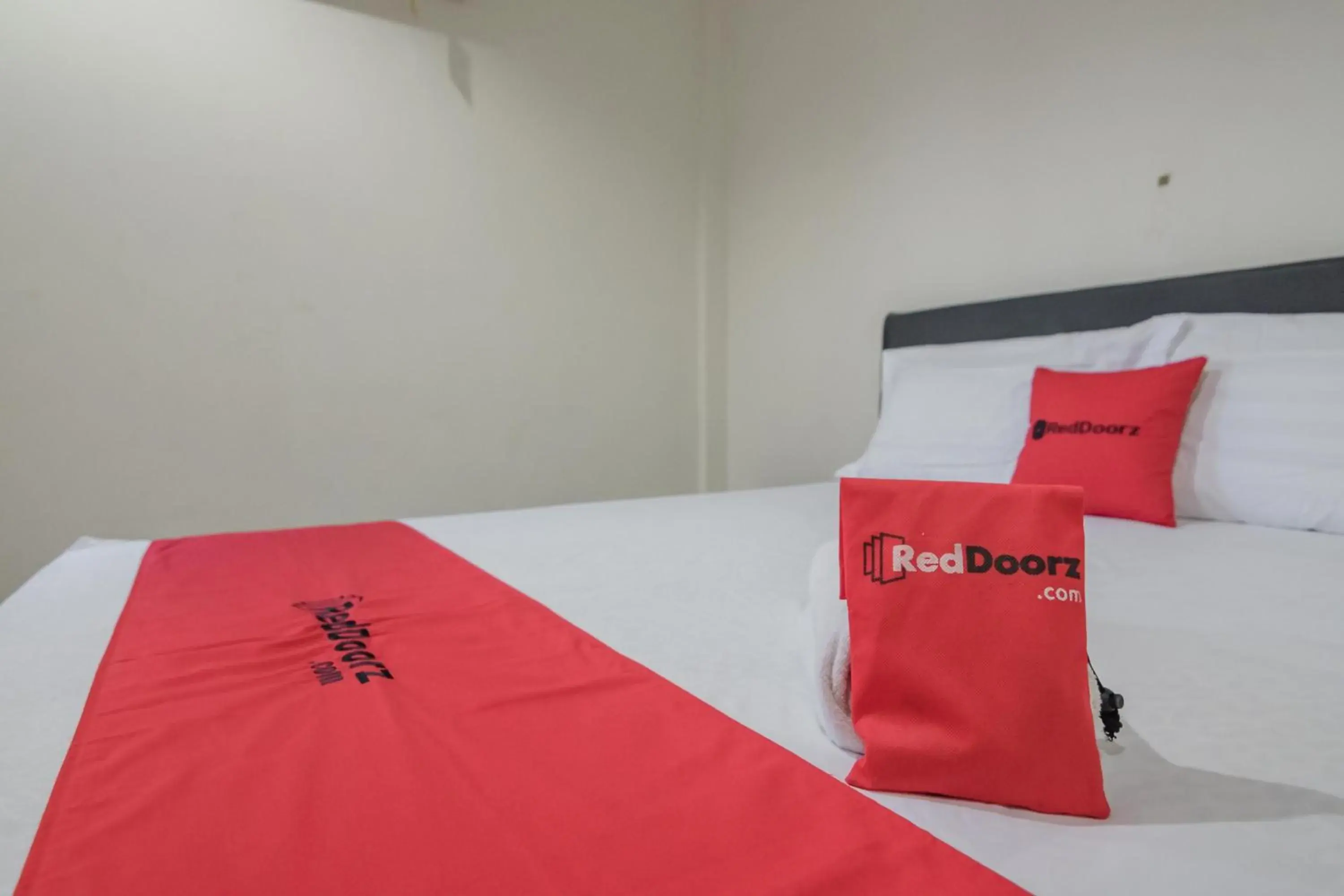 Bedroom, Bed in RedDoorz Syariah near Jamtos Jambi Bedroom, Bed in RedDoorz Syariah near Jamtos Jambi