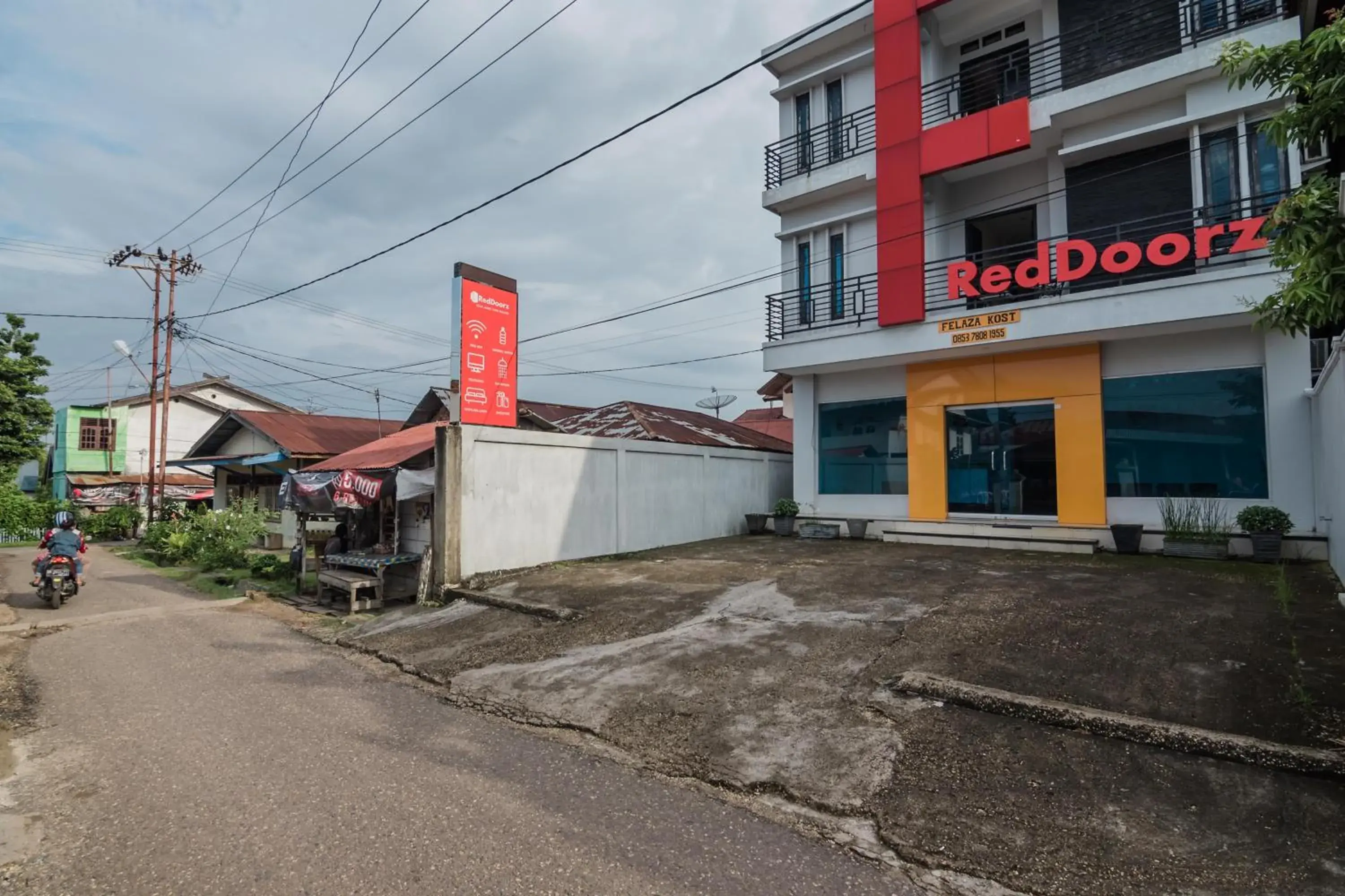 Property building in RedDoorz Syariah near Jamtos Jambi Property building in RedDoorz Syariah near Jamtos Jambi