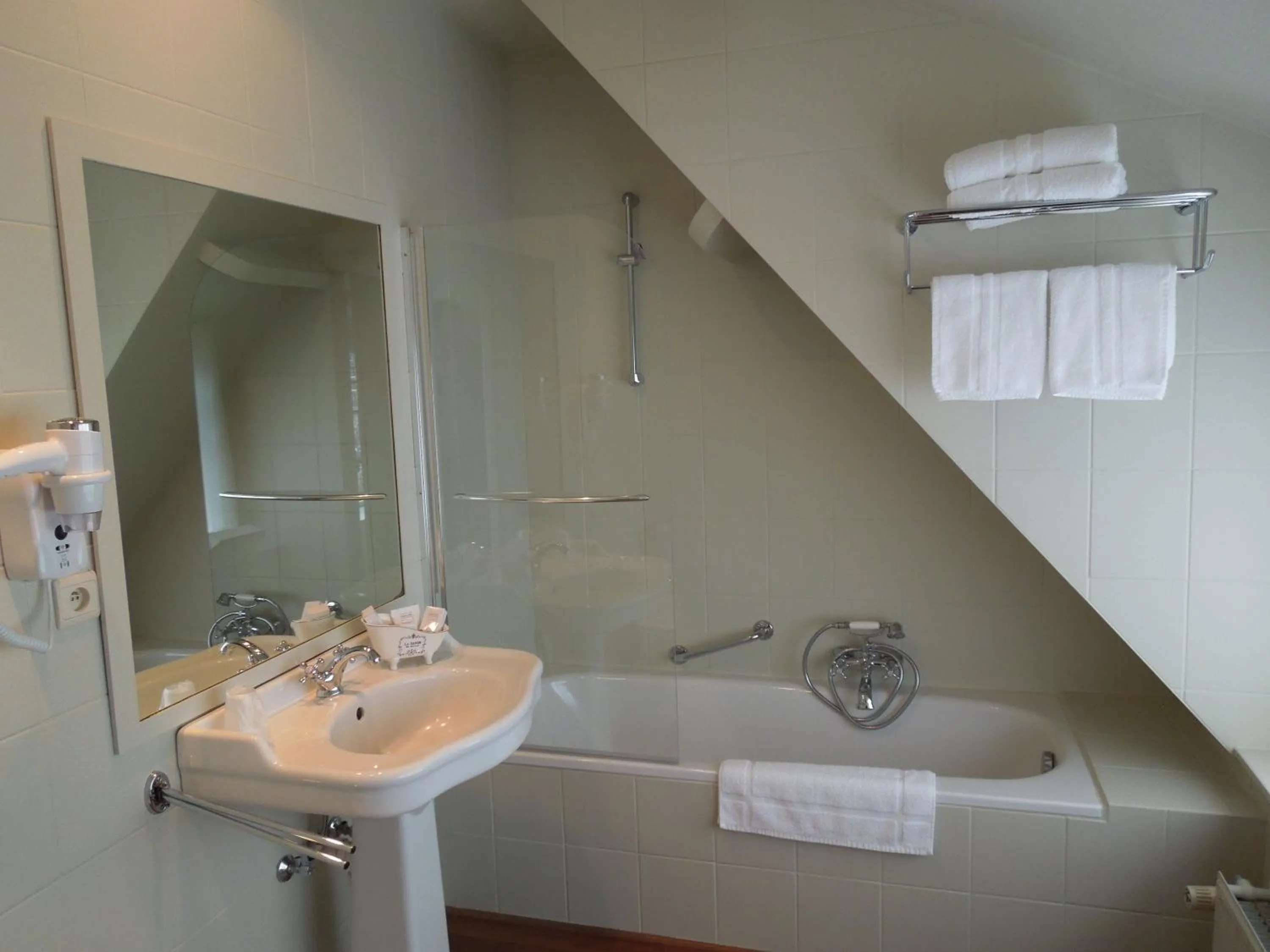 Bathroom in Hotel Heritage