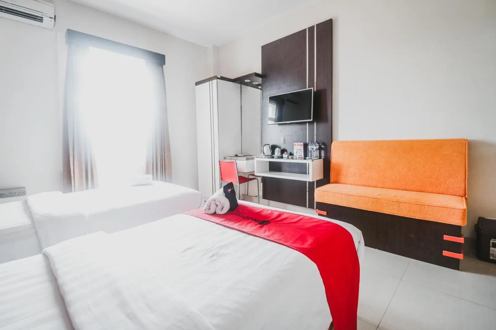 Bedroom, Bed in RedDoorz Plus near Universitas Negeri Makassar
