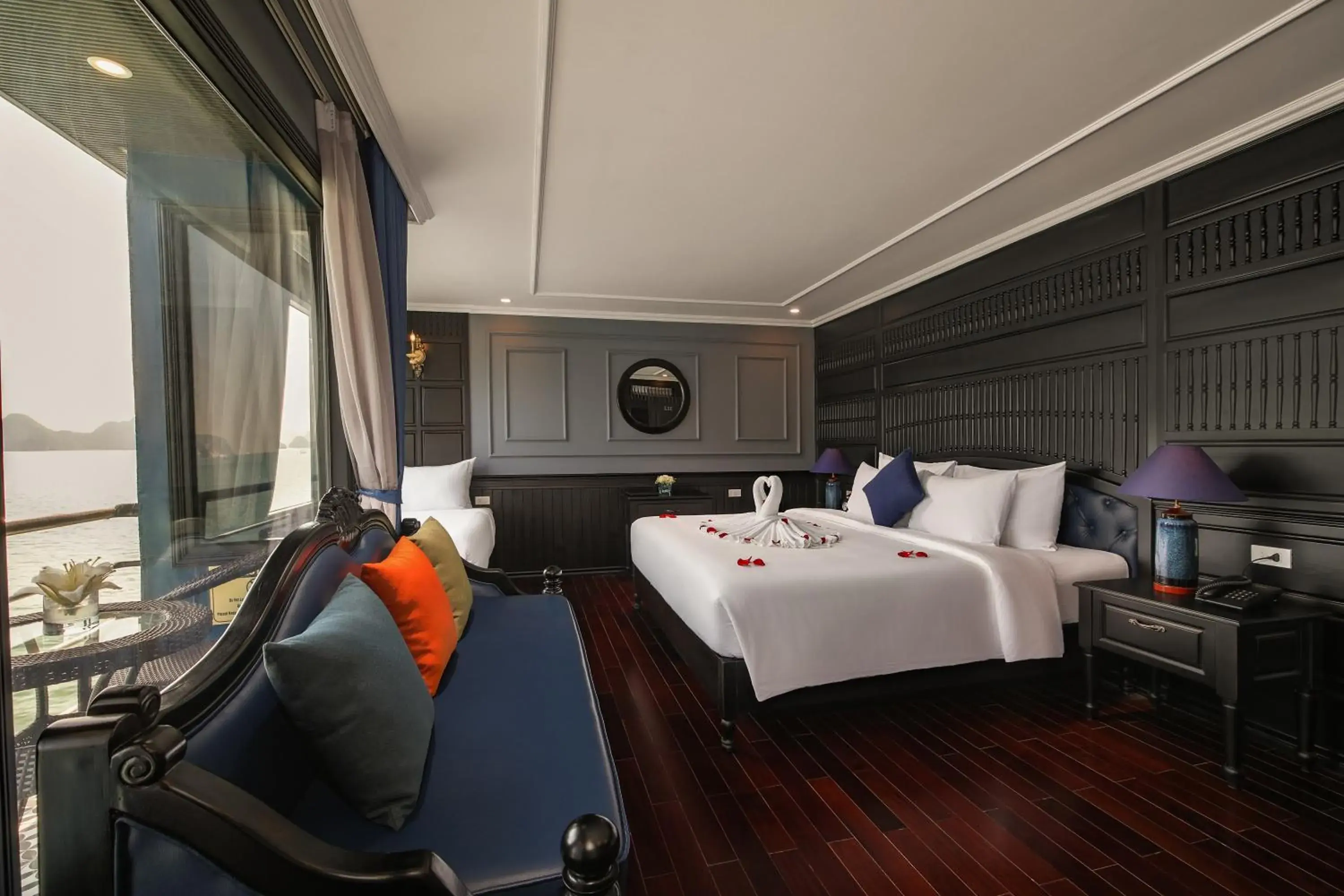 Luxury Suite With Private Balcony in Rosy Cruises Luxury Suite With Private Balcony in Rosy Cruises
