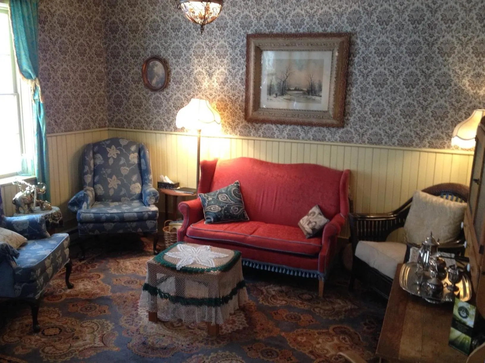 Communal lounge/ TV room in St. George Hotel
